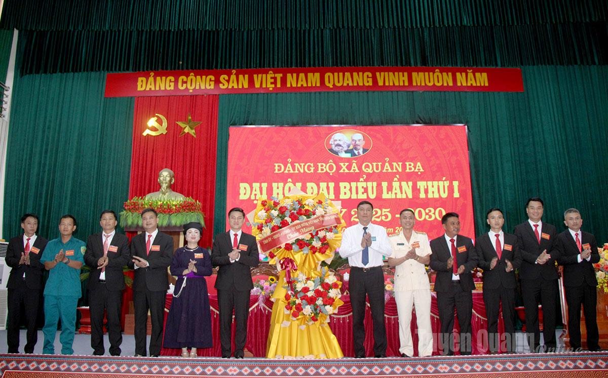 Trưởng ban Nội chính Tỉnh ủy Phùng Tiến Quân dự Đại hội đại biểu Đảng bộ xã Quản Bạ