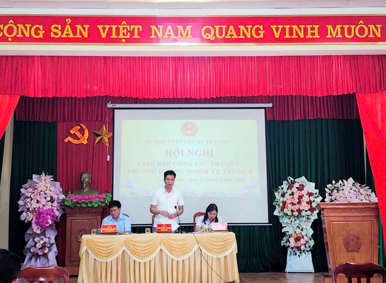 UBND XÃ THÁI SƠN TỔ CHỨC HỘI NGHỊ GIAO BAN CÔNG TÁC THÁNG 8, TRIỂN KHAI NHIỆM VỤ THÁNG 9 NĂM 2025
