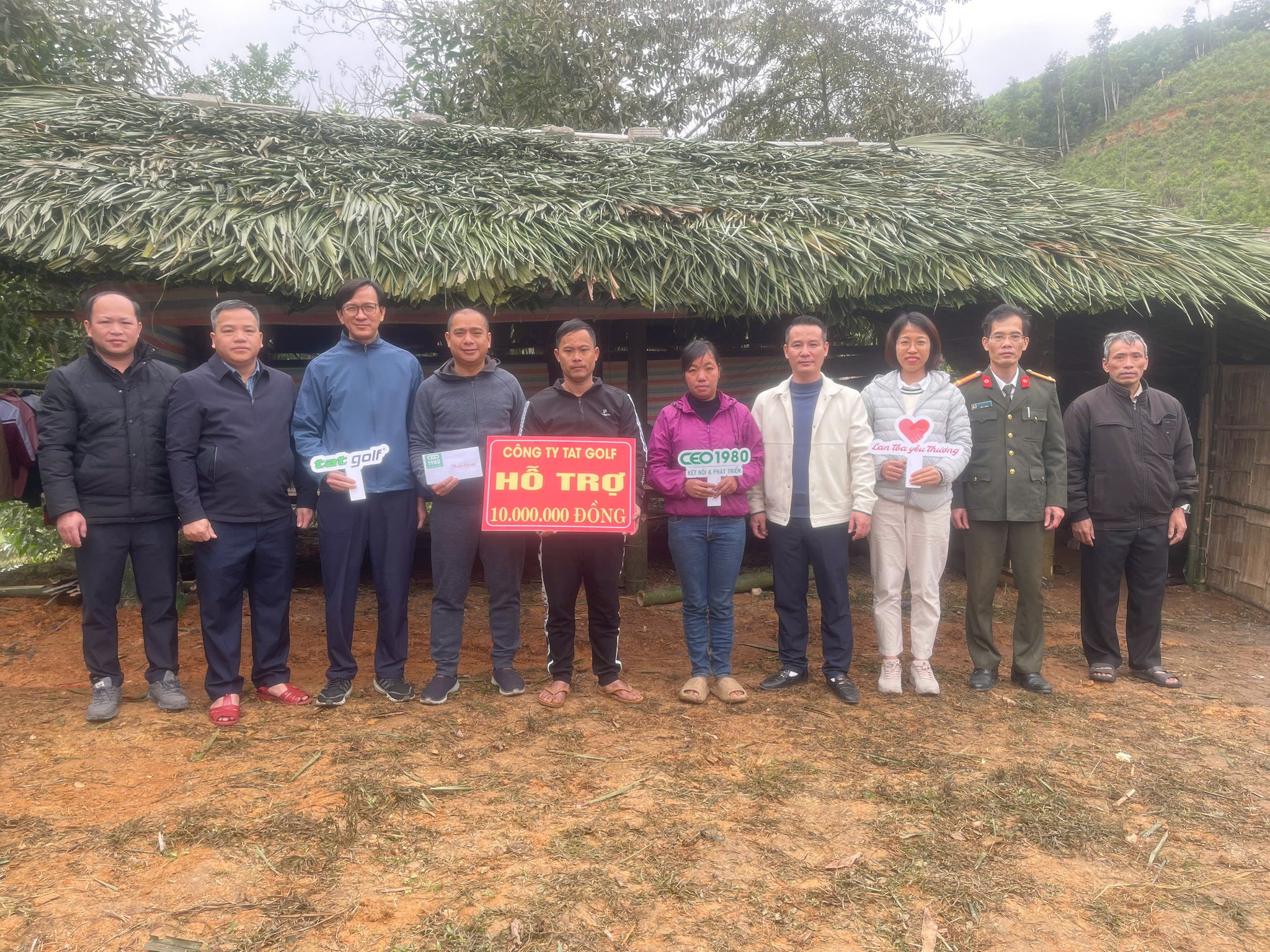 CÔNG AN XÃ HÙNG ĐỨC ĐỒNG HÀNH CÙNG NHÂN DÂN ĐÓN TẾT