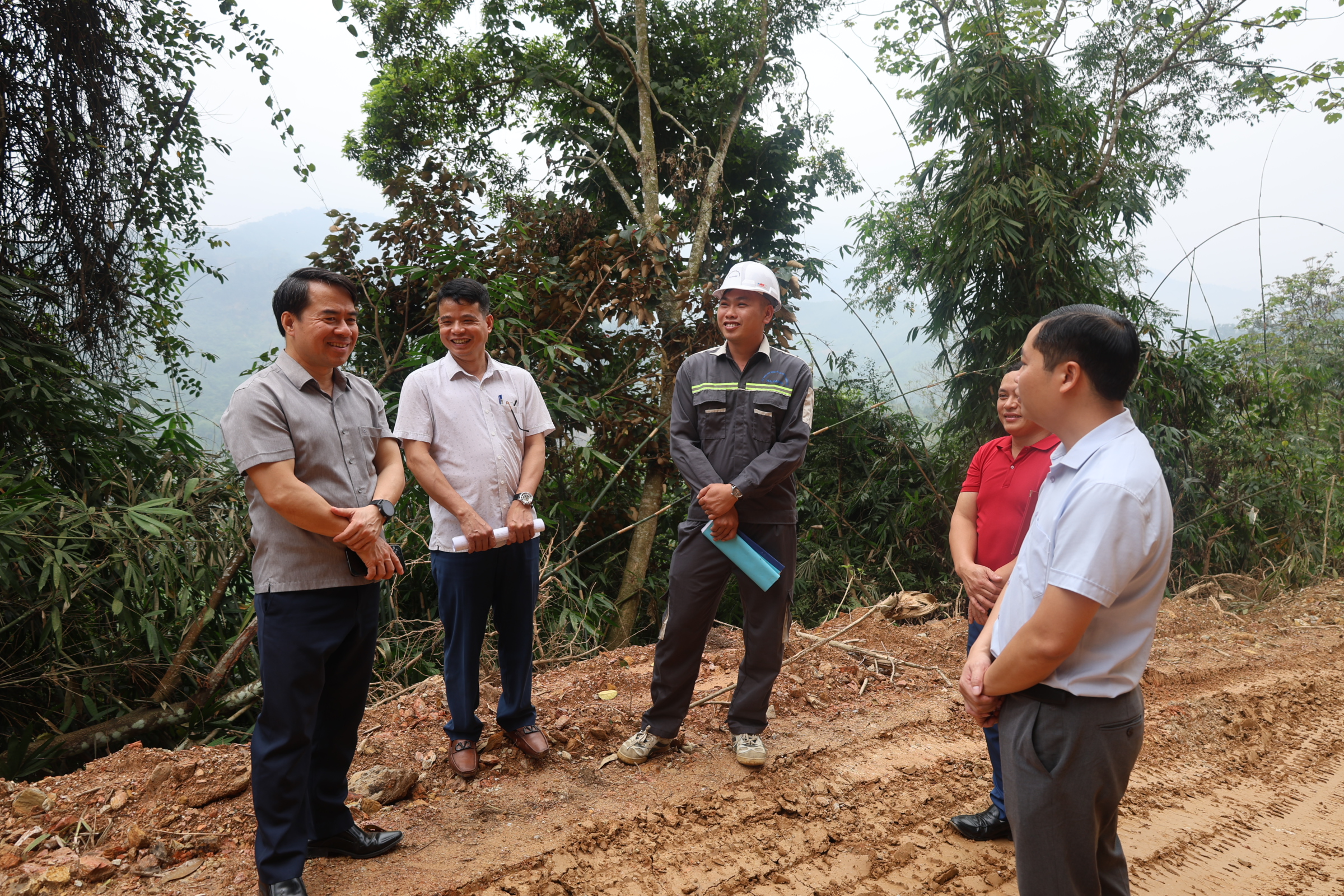 Đoàn kiểm tra của Sở Dân tộc và Tôn giáo làm việc với xã Lâm Bình