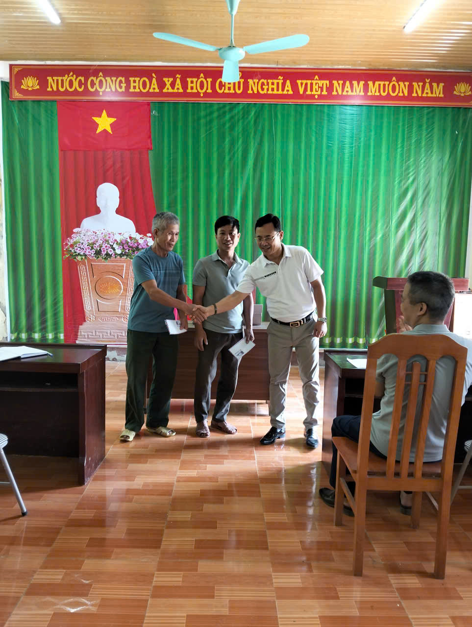 Thăm, tặng quà người có công và thân nhân người có công nhân kỷ niệm 79 năm Ngày Thương binh - Liệt sĩ (27/7/1947 - 27/7/2026)