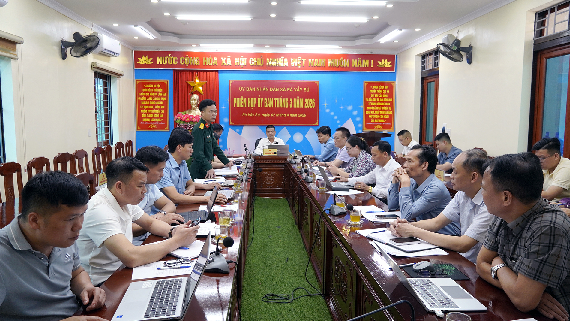 phi&ecirc;n họp UBND T3 (1).jpg