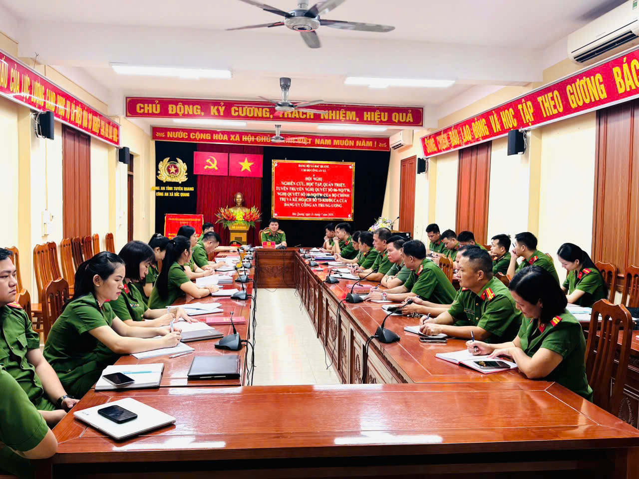 CÔNG AN XÃ BẮC QUANG TỔ CHỨC HỘI NGHỊ QUÁN TRIỆT NGHỊ QUYẾT 06, NGHỊ QUYẾT 10 CỦA TRUNG ƯƠNG VÀ CÁC VĂN BẢN CHỈ ĐẠO CỦA CẤP TRÊN 