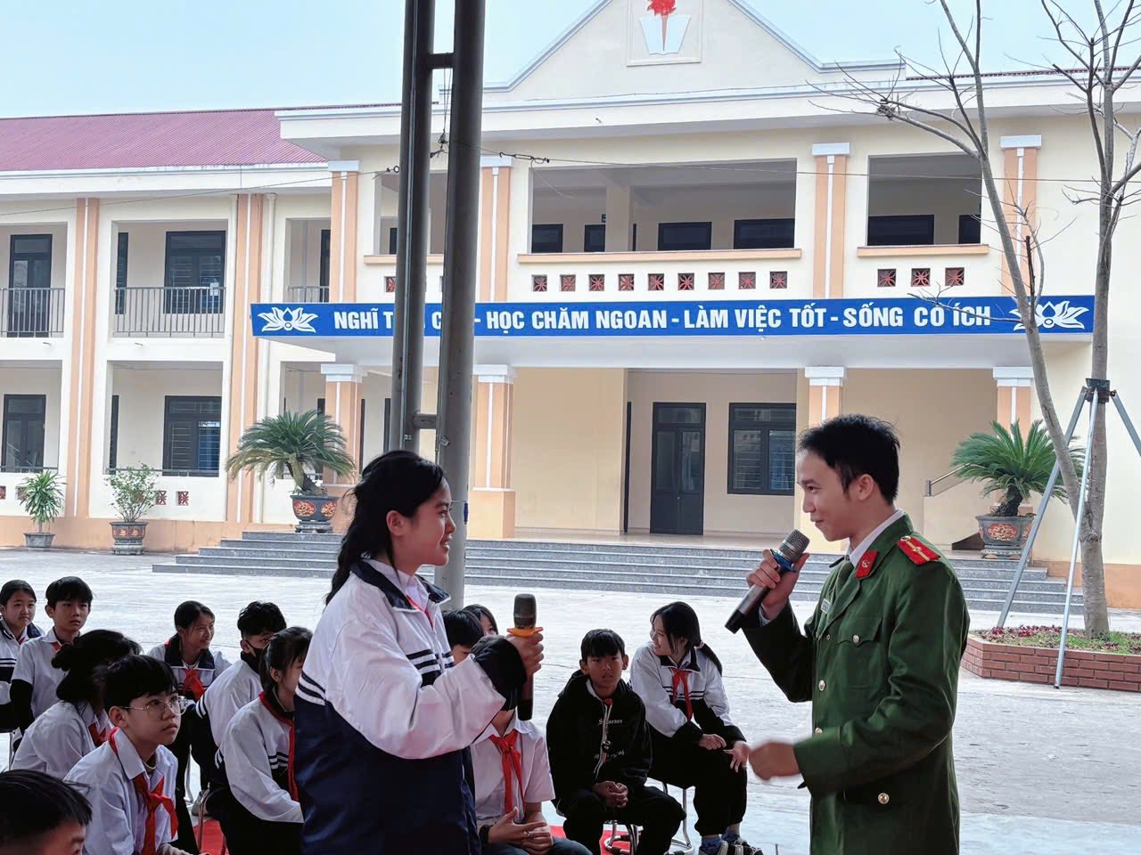 TUYÊN TRUYỀN VỀ VŨ KHÍ, VẬT LIỆU NỔ, CÔNG CỤ HỖ TRỢ, PHÁO VÀ ĐỒ CHƠI NGUY HIỂM