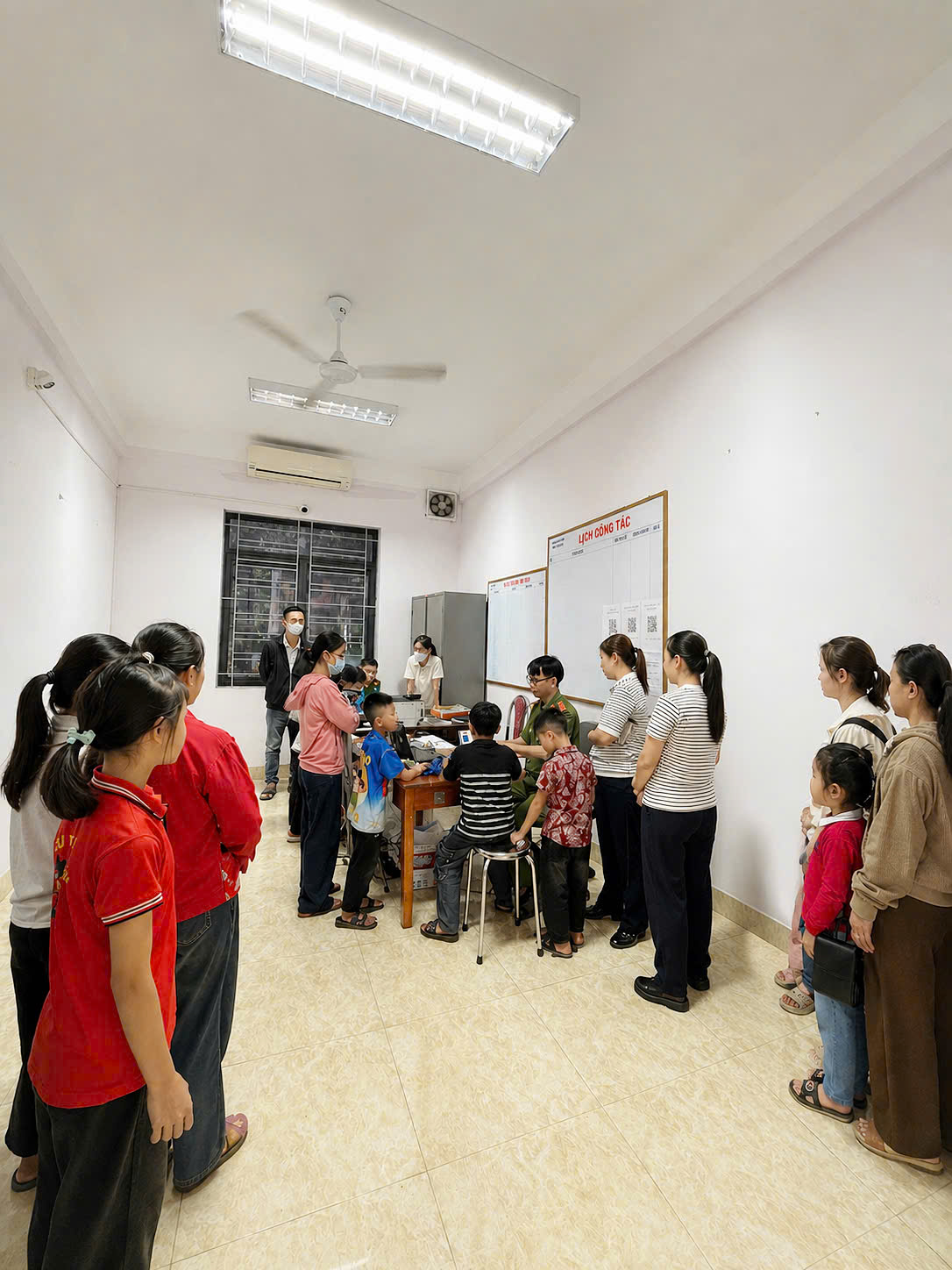 TẬN TỤY PHỤC VỤ NHÂN DÂN TRONG KỲ NGHỈ LỄ, ĐẨY NHANH CẤP ĐỊNH DANH ĐIỆN TỬ