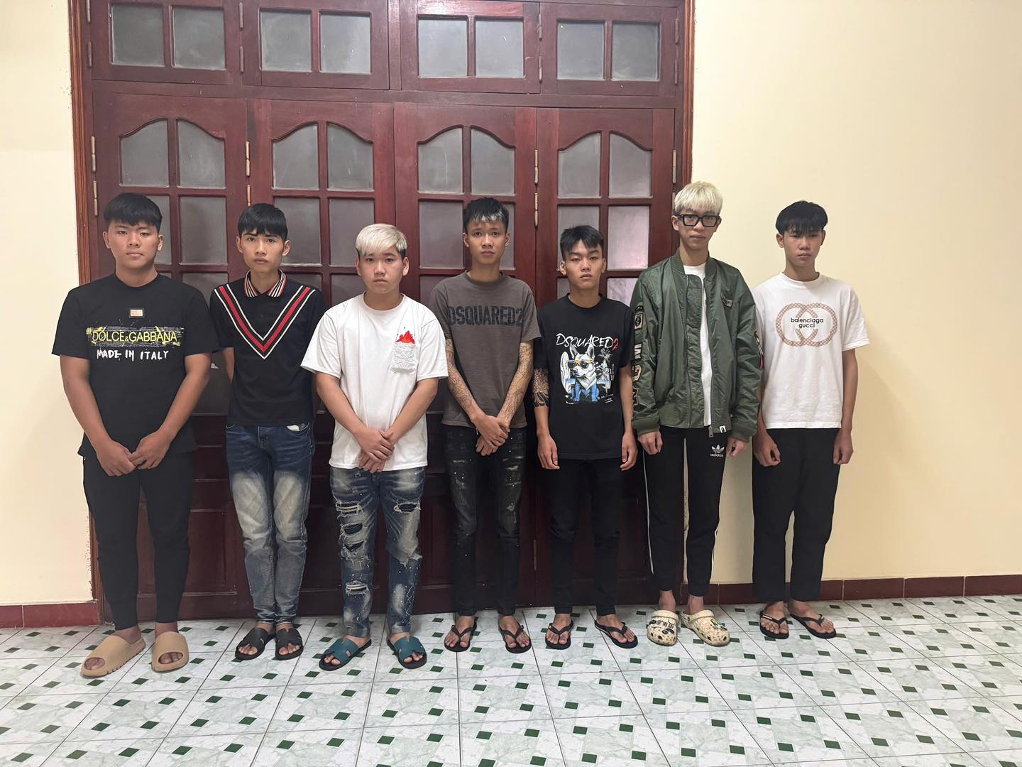 KHỞI TỐ NHÓM THANH THIẾU NIÊN CƯỚP TÀI SẢN, GÂY RỐI TRẬT TỰ CÔNG CỘNG