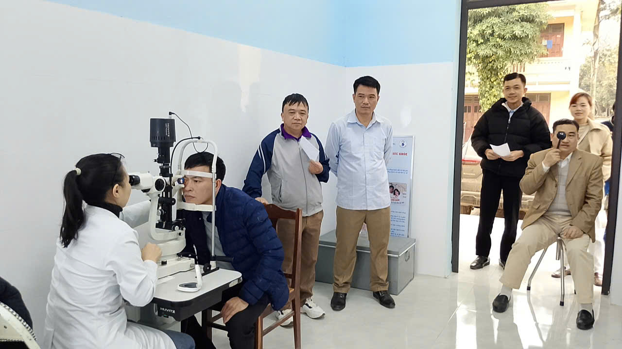 KHÁM, TƯ VẤN VÀ CẤP PHÁT THUỐC MIỄN PHÍ CÁC BỆNH VỀ MẮT  TẠI XÃ MINH SƠN