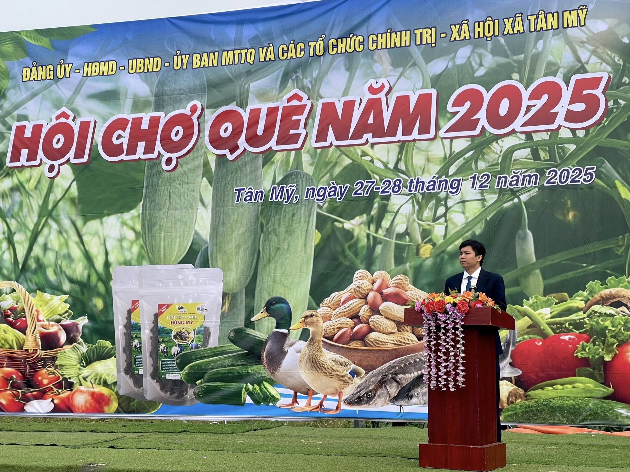 Tưng bừng các hoạt động trong Ngày hội chợ quê xã Tân Mỹ năm 2025.