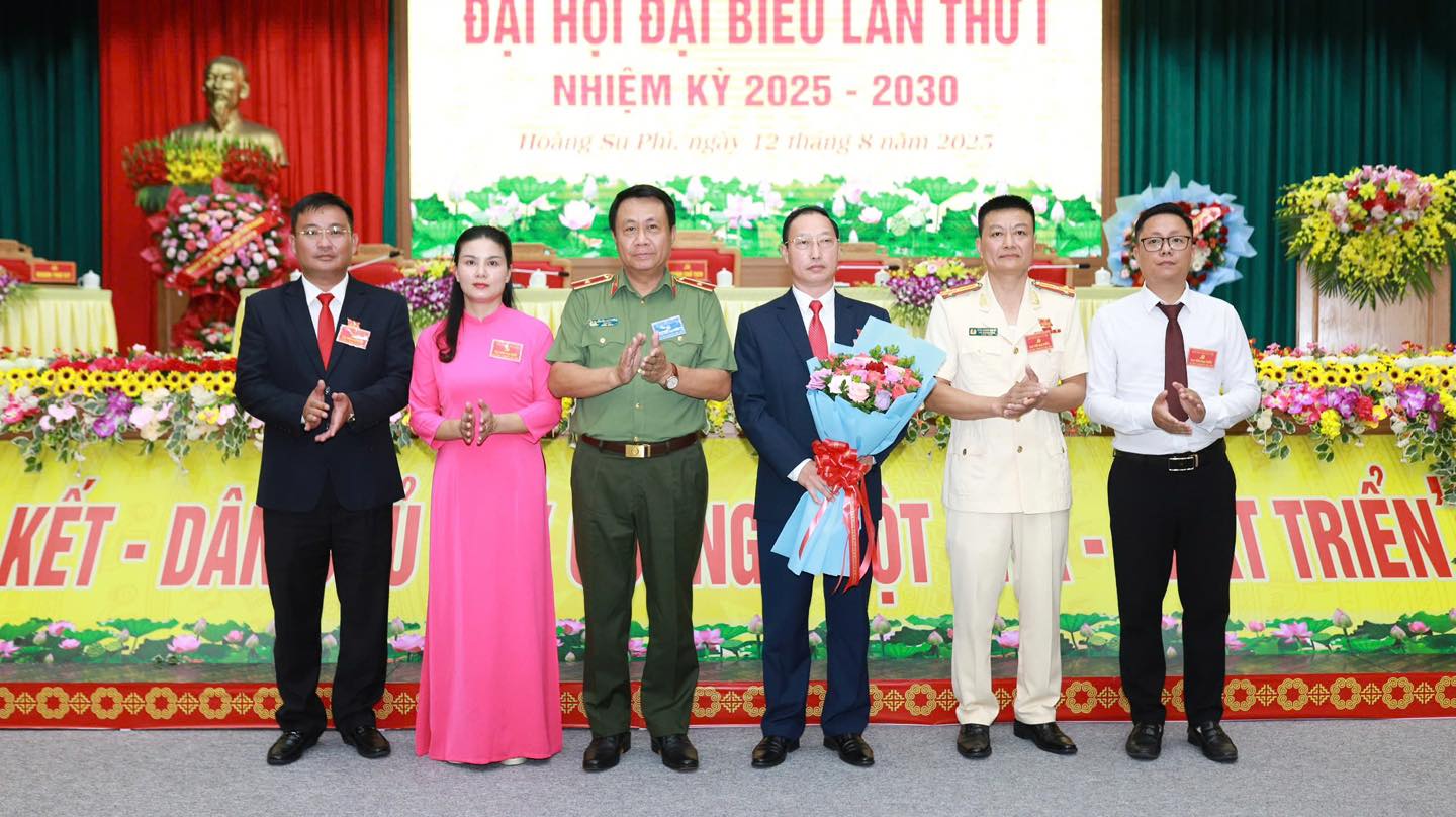 GIÁM ĐỐC CÔNG AN TỈNH DỰ, CHỈ ĐẠO ĐẠI HỘI ĐẢNG BỘ XÃ HOÀNG SU PHÌ