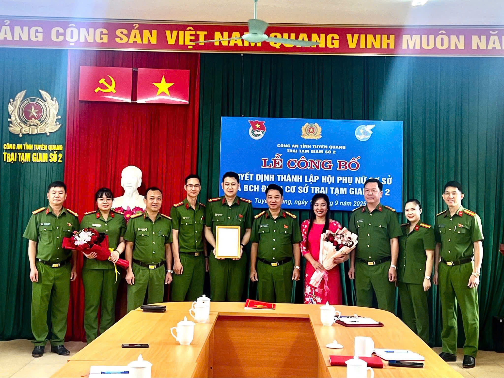 TRẠI TẠM GIAM SỐ 2 CÔNG BỐ QUYẾT ĐỊNH THÀNH LẬP HỘI PHỤ NỮ VÀ BAN CHẤP HÀNH ĐOÀN CƠ SỞ