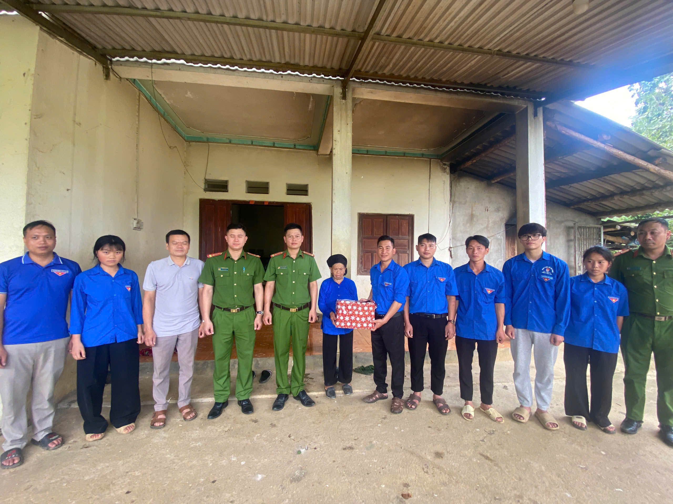CÔNG AN XÃ XÍN MẦN VỚI CÁC HOẠT ĐỘNG TRI ÂN NHÂN KỶ NIỆM 79 NĂM NGÀY THƯƠNG BINH - LIỆT SĨ