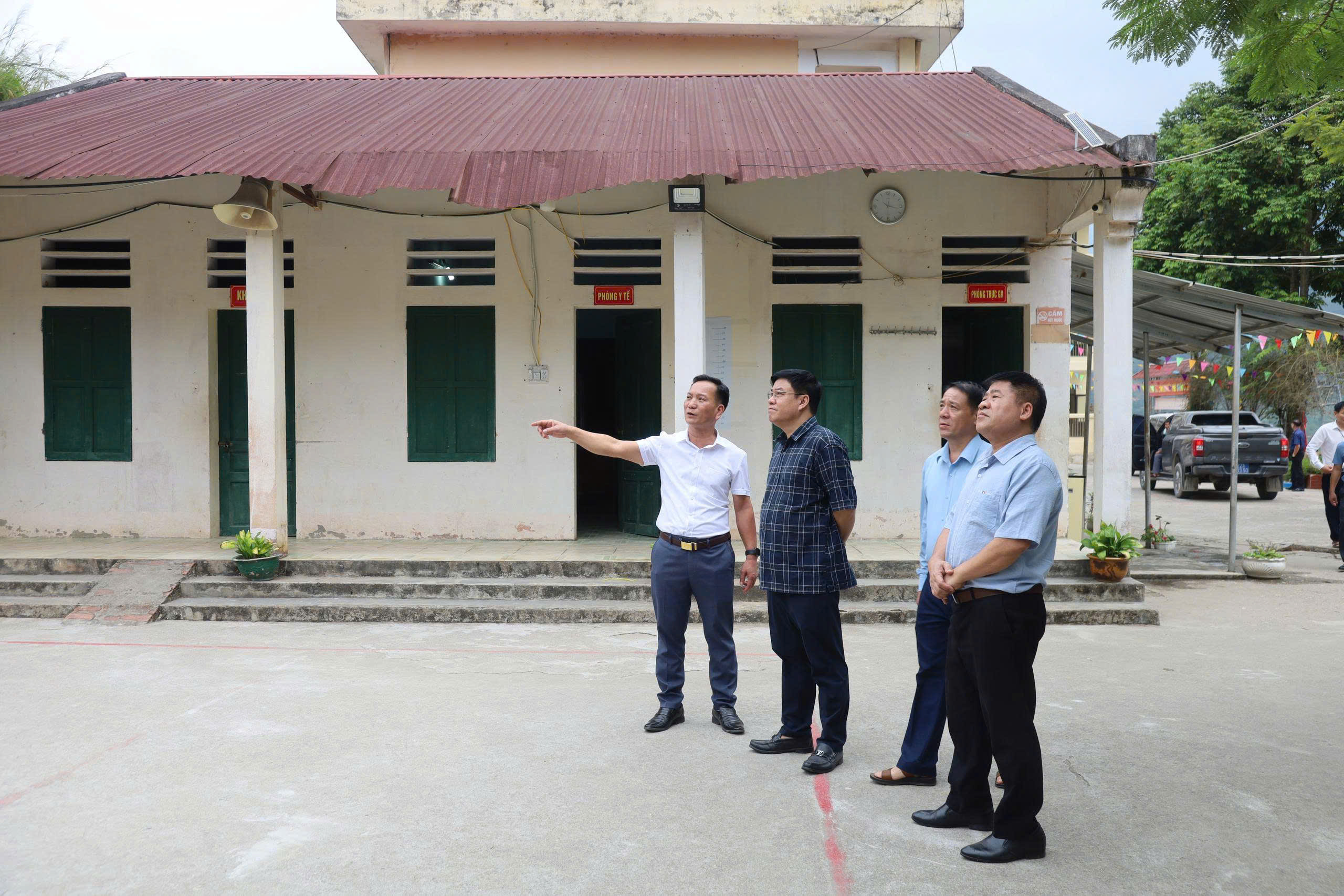 Đồng chí Phó Chủ tịch UBND tỉnh Hoàng Gia Long kiểm tra tiến độ Dự án Trường PTNT liên cấp TH&THCS xã Thàng Tín