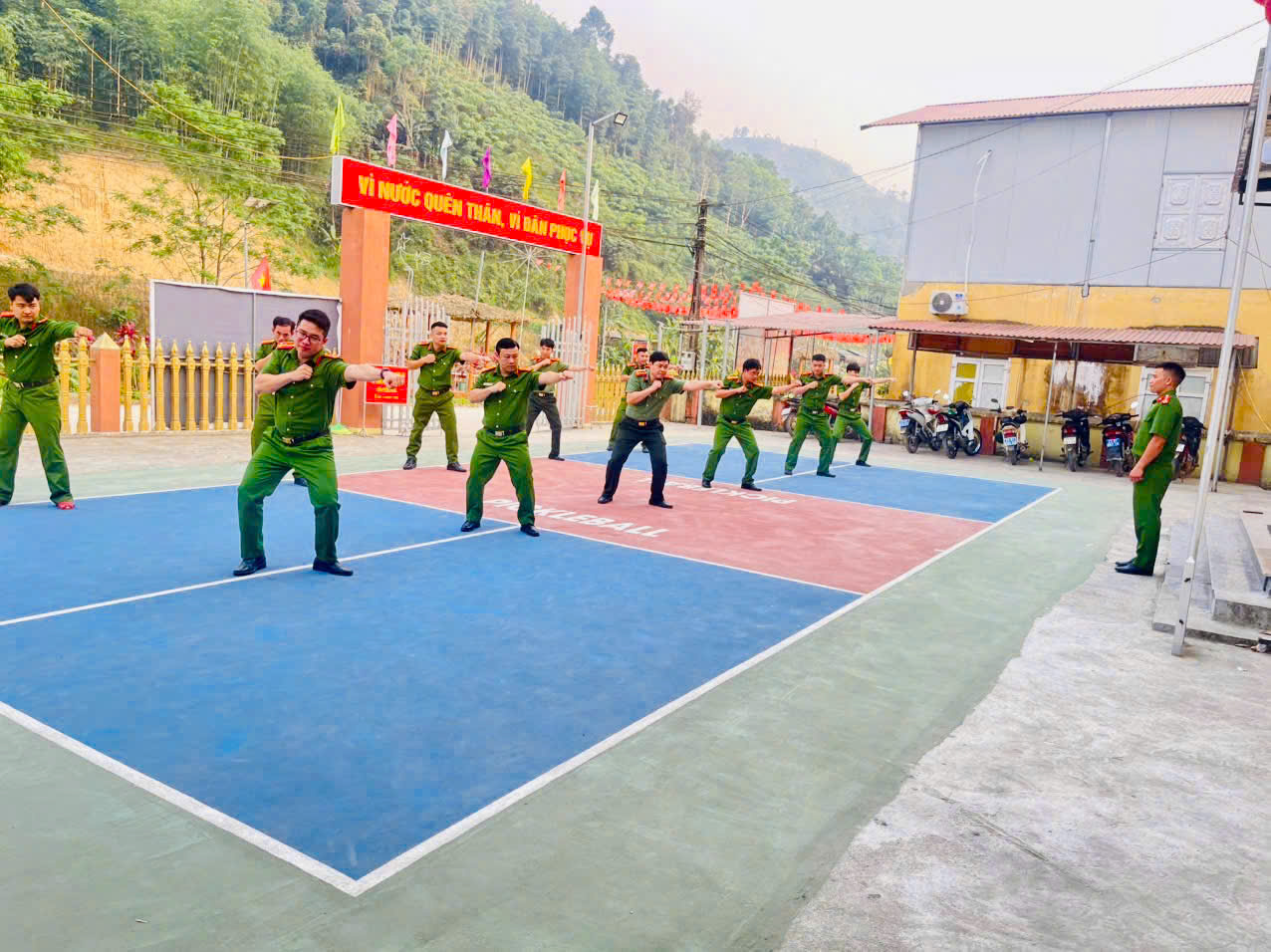 CÔNG AN XÃ QUẢNG NGUYÊN TỔ CHỨC TẬP HUẤN ĐIỀU LỆNH, QUÂN SỰ, VÕ THUẬT NĂM 2026