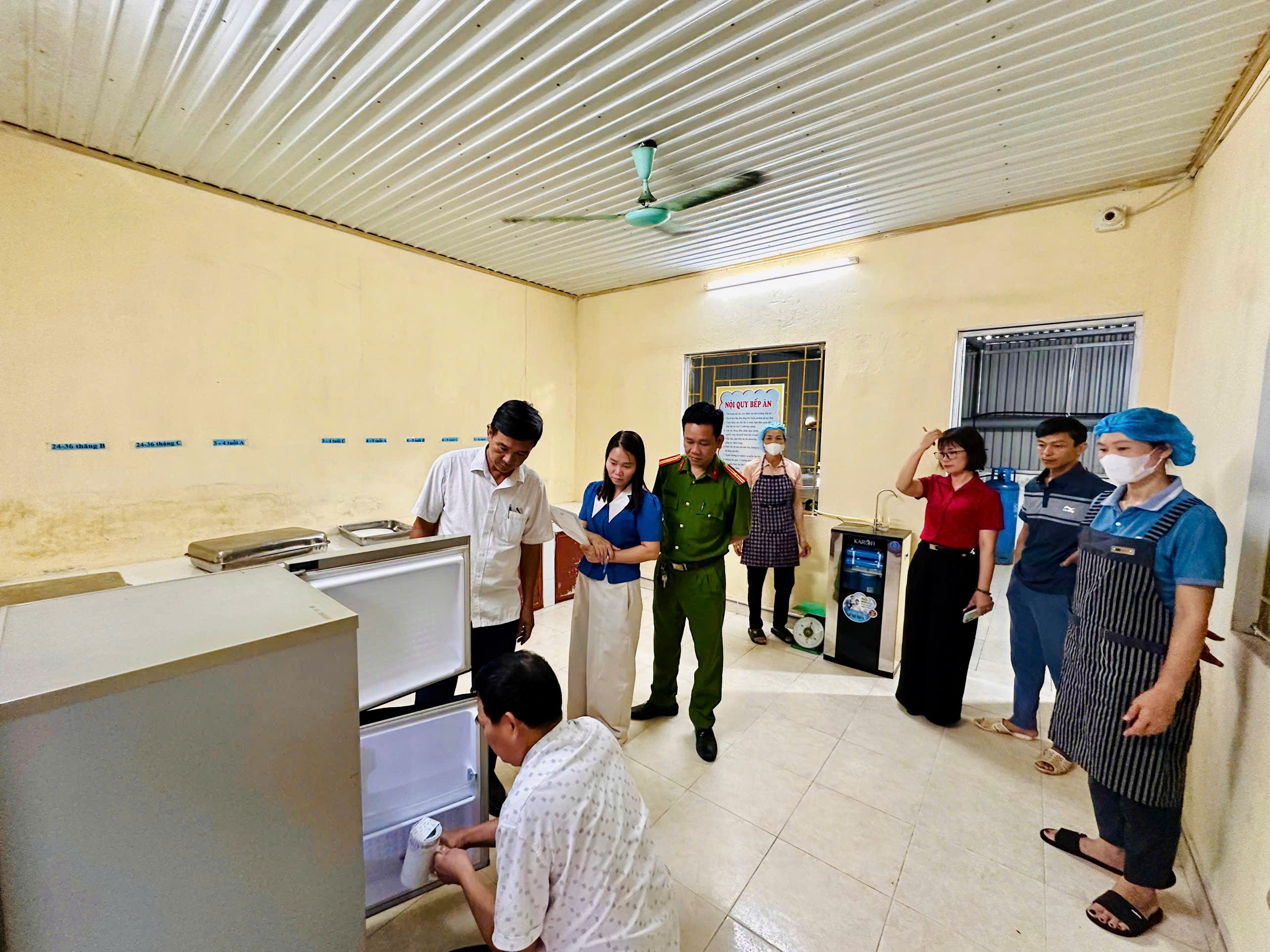 XÃ PHÚ LƯƠNG TĂNG CƯỜNG KIỂM TRA AN TOÀN THỰC PHẨM TẠI CÁC BẾP ĂN TẬP THỂ TRƯỜNG HỌC