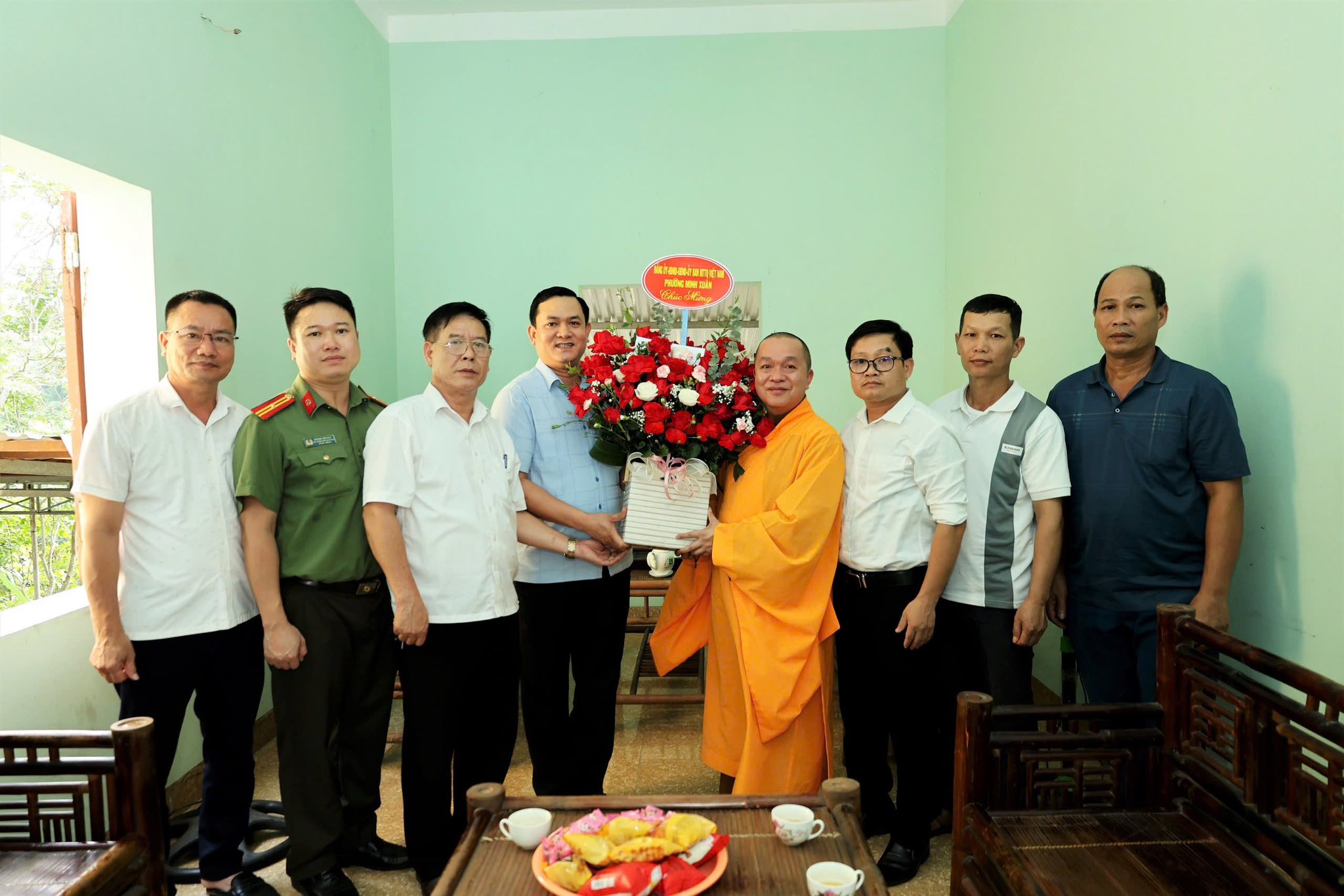 ĐỒNG CHÍ PHÓ CHỦ TỊCH UBND PHƯỜNG VŨ XUÂN QUỲNH - THĂM, CHÚC MỪNG ĐẠI LỄ PHẬT ĐẢN PHẬT LỊCH 2570 TẠI CHÙA PHỔ LINH