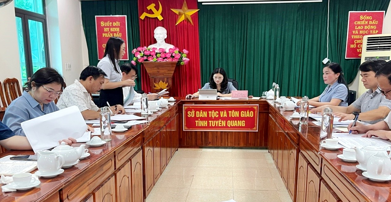 Đồng chí Vương Ngọc Hà, Ủy viên Ban Thường vụ Tỉnh ủy, Phó Chủ tịch UBND tỉnh làm việc với Sở Dân tộc và Tôn giáo