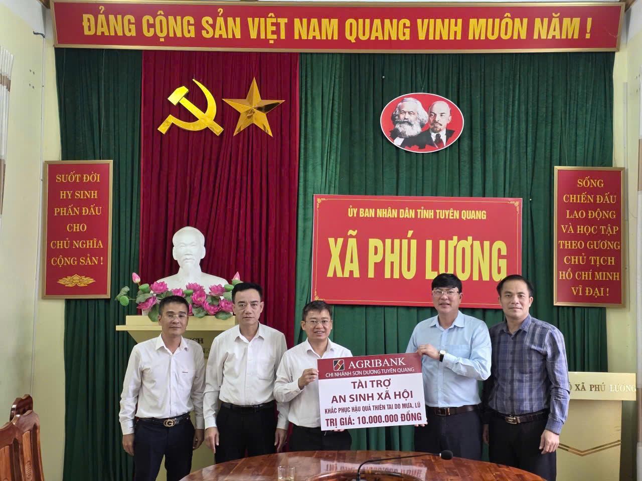 XÃ PHÚ LƯƠNG TIẾP NHẬN NGUỒN TÀI TRỢ AN SINH XÃ HỘI TỪ AGRIBANK HỖ TRỢ KHẮC PHỤC HẬU QUẢ THIÊN TAI