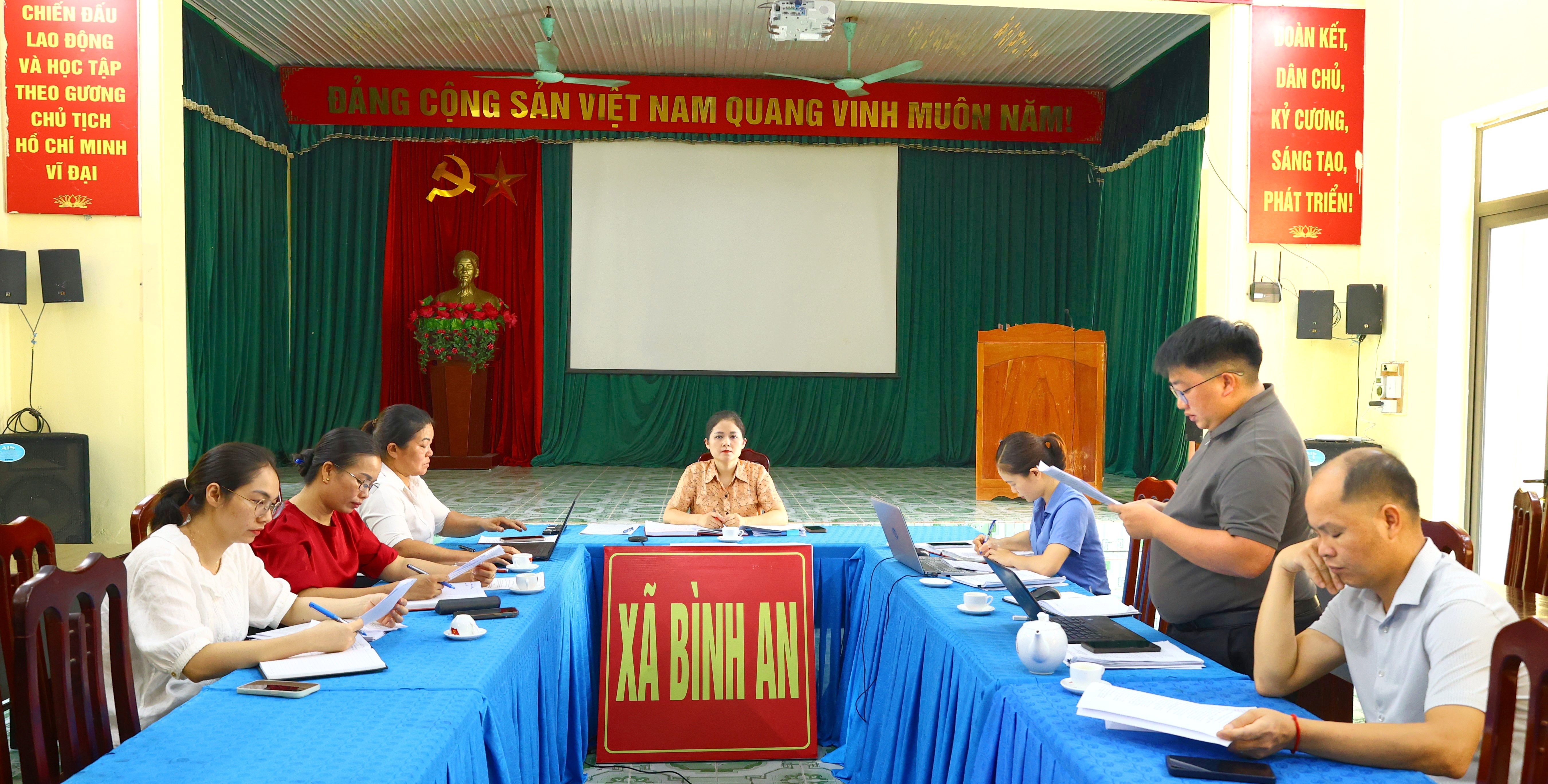 Hội đồng nhân dân xã Bình An giám sát việc sắp xếp thôn và thực hiện chế độ, chính sách đối với người hoạt động không chuyên trách.