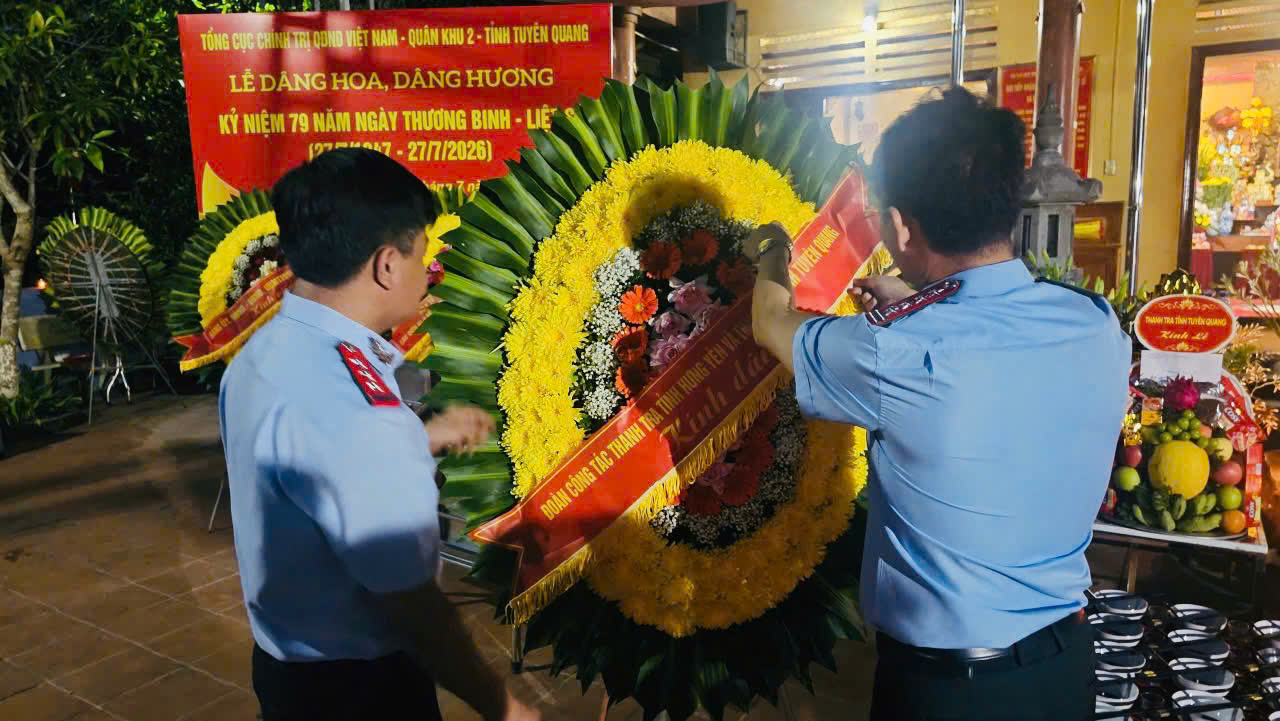 Thanh tra tỉnh Tuyên Quang và Thanh tra tỉnh Hưng Yên tổ chức lễ dâng hương, dâng hoa tưởng niệm các Anh hùng liệt sĩ tại Nghĩa trang Liệt sĩ Quốc gia Vị Xuyên và Đền thờ các Anh hùng Liệt sĩ Mặt trận Vị Xuyên, điểm cao 468, xã Thanh Thủy