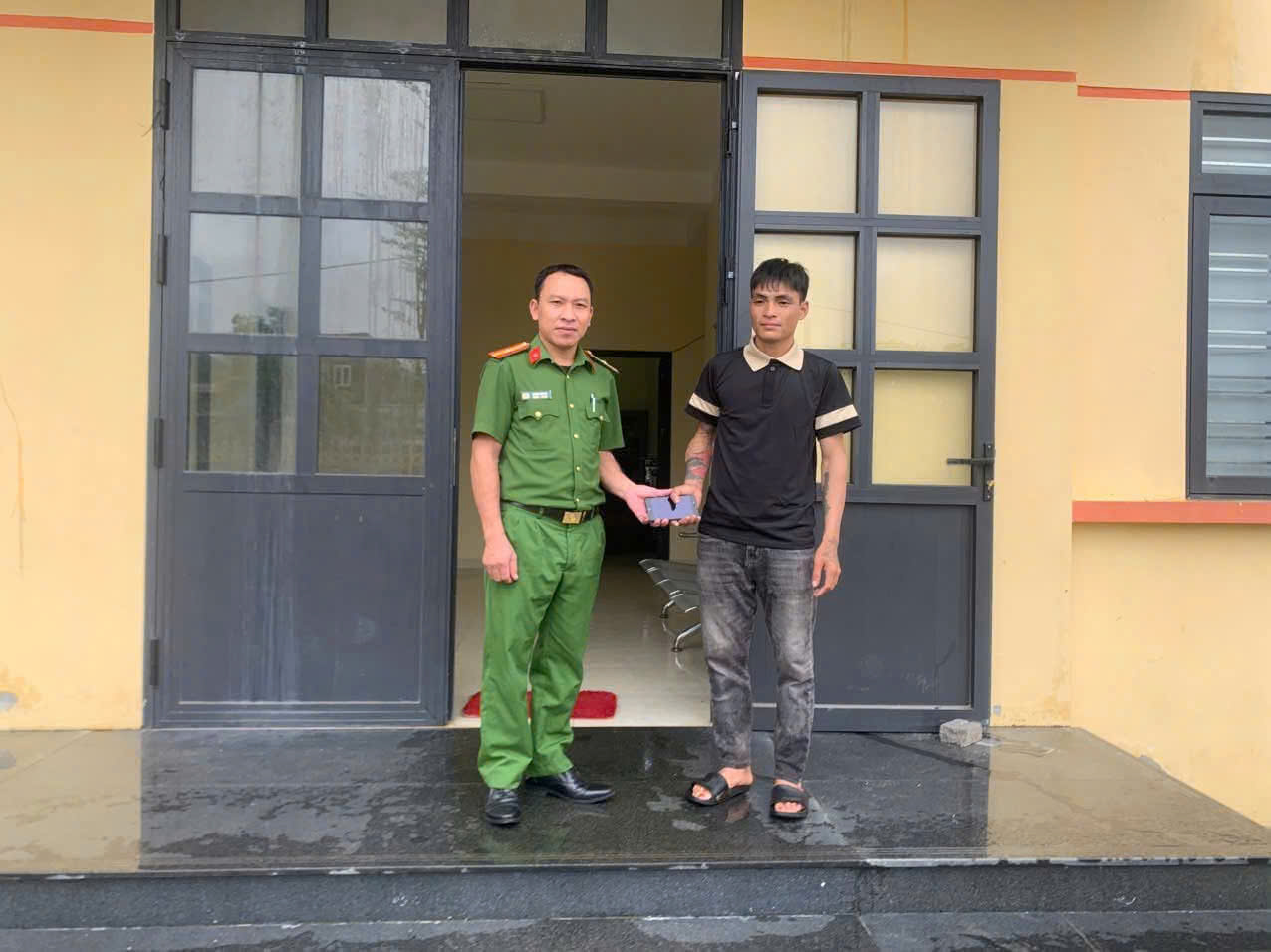 TẤM GƯƠNG ĐẸP “NHẶT ĐƯỢC CỦA RƠI, TRẢ LẠI NGƯỜI MẤT” TẠI XÃ BẰNG LANG