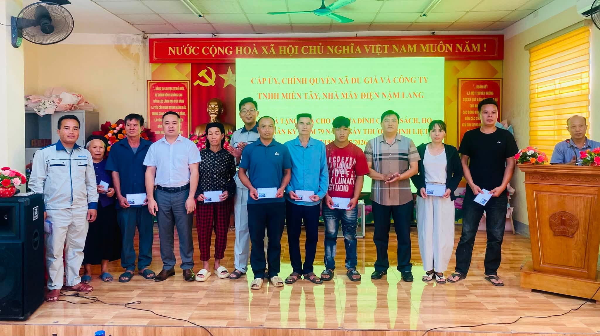 XÃ DU GIÀ TỔ CHỨC THĂM HỎI, TẶNG QUÀ CÁC GIA ĐÌNH CHÍNH SÁCH NHÂN DỊP KỶ NIỆM 79 NĂM NGÀY THƯƠNG BINH - LIỆT SĨ (27/7/1947 - 27/7/2026)