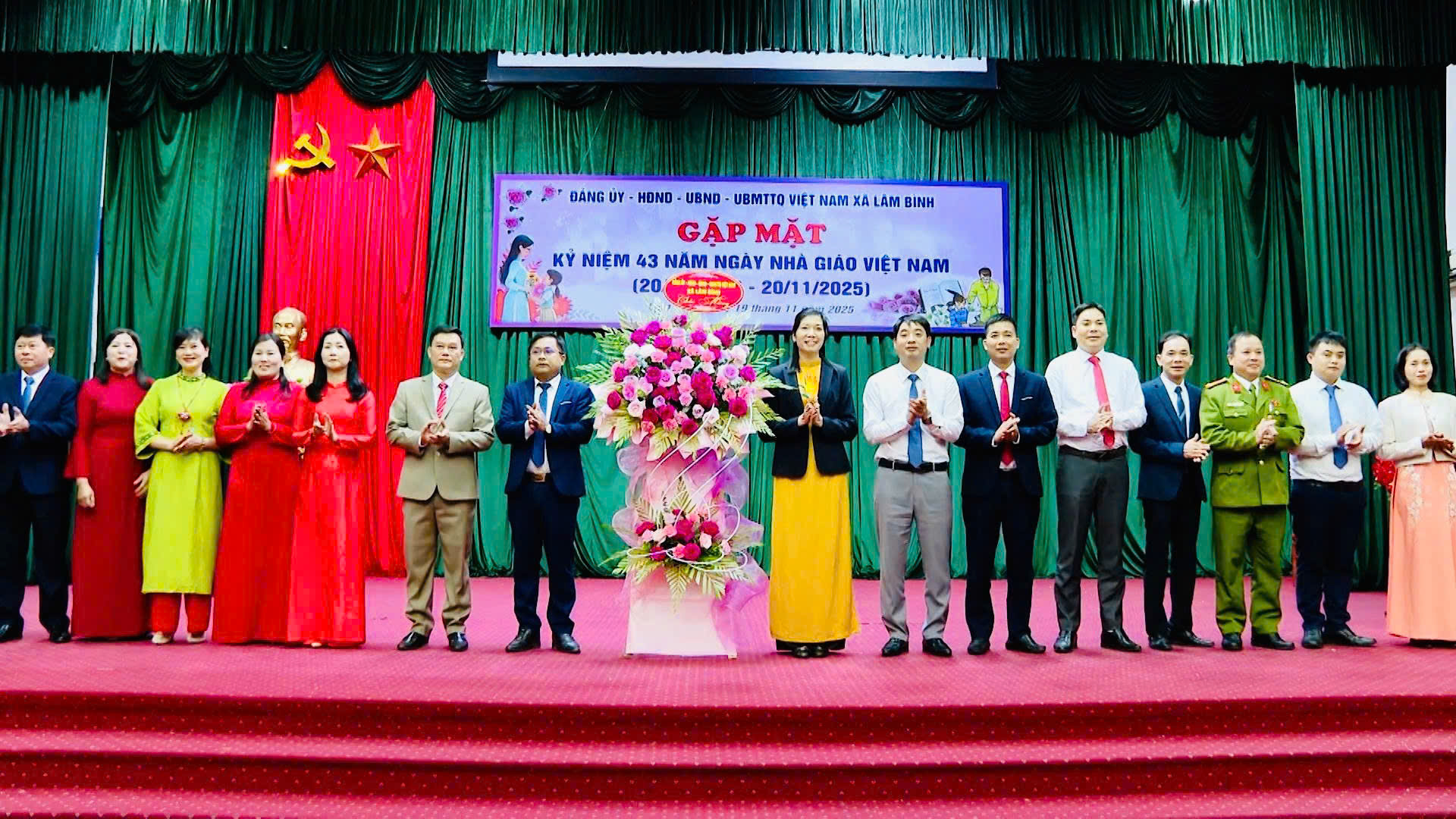 Xã Lâm Bình tổ chức gặp mặt kỷ niệm 43 năm Ngày nhà giáo Việt Nam (20/11/1982 - 20/11/2025)