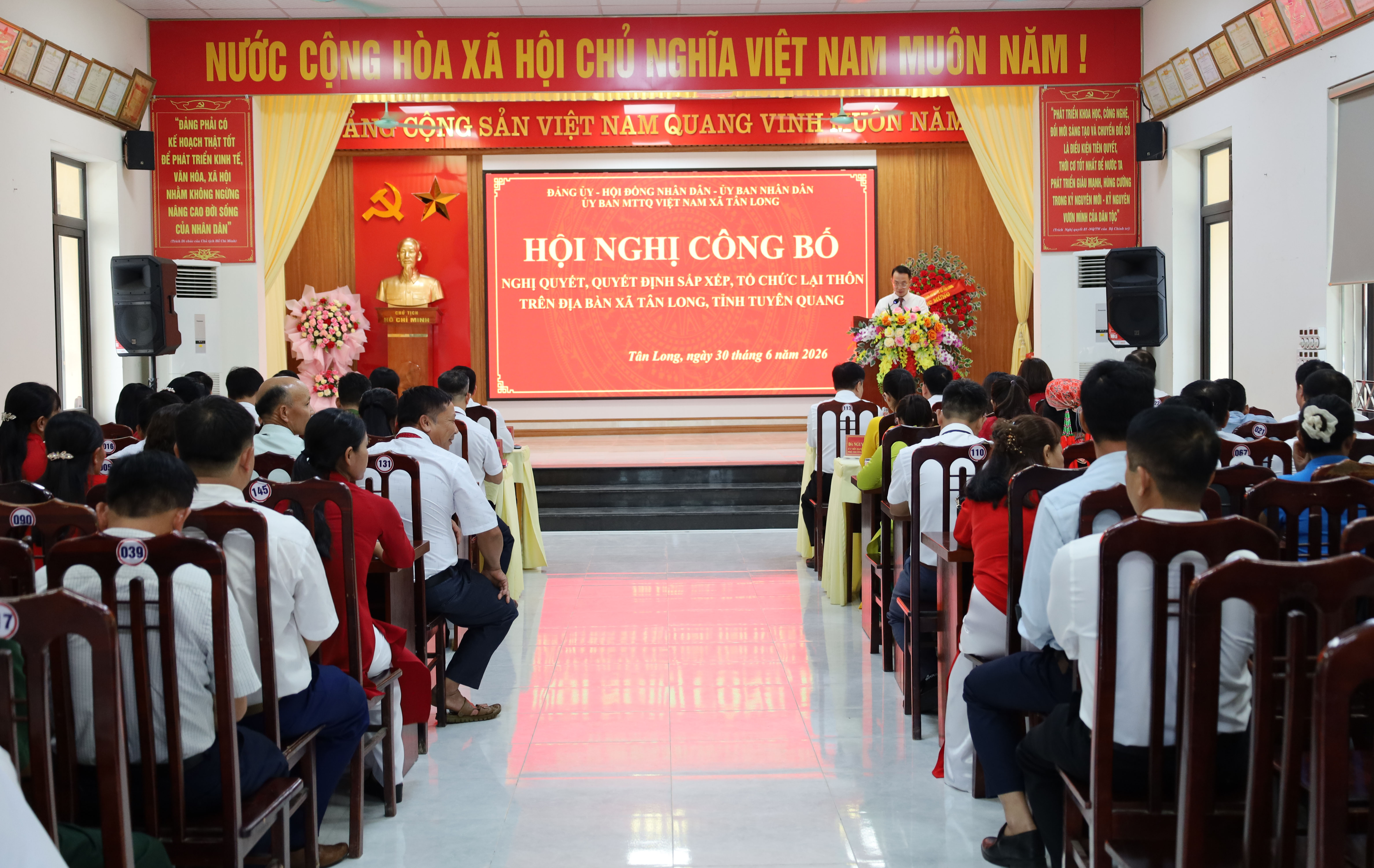 Tân Long  tổ chức Hội nghị công bố Nghị quyết và các Quyết định về sắp xếp, tổ chức lại thôn trên địa bàn xã