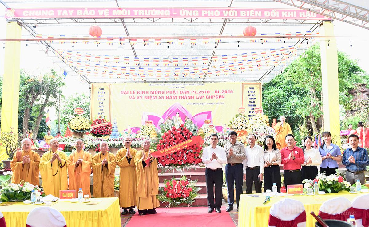 Tỉnh ủy - HĐND - UBND - Ủy ban MTTQ Việt Nam tỉnh Tuyên Quang chúc mừng Ban Trị sự Giáo hội Phật giáo Việt Nam tỉnh