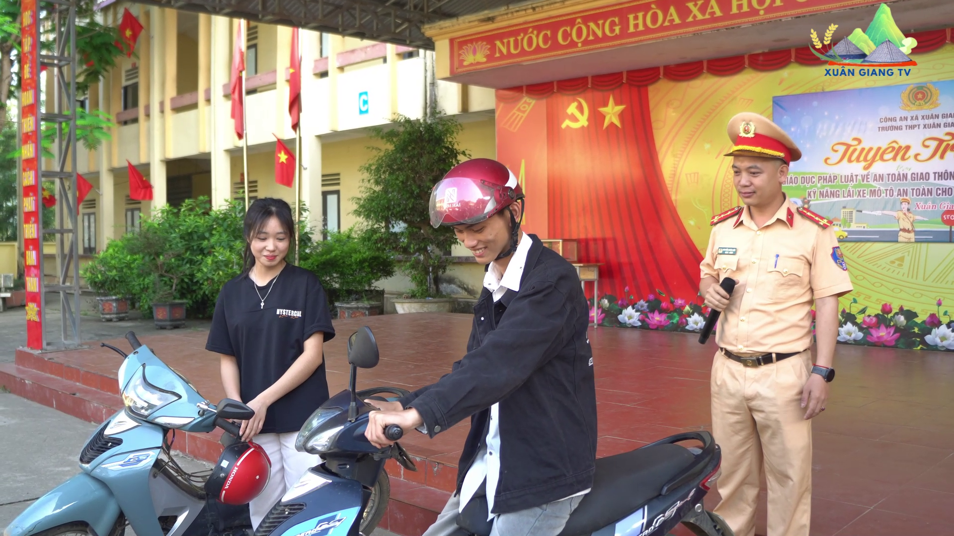 Công an xã Xuân Giang phối hợp Trường THPT Xuân Giang tổ chức chương trình tuyên truyền, hướng dẫn lái xe an toàn cho học sinh năm 2026