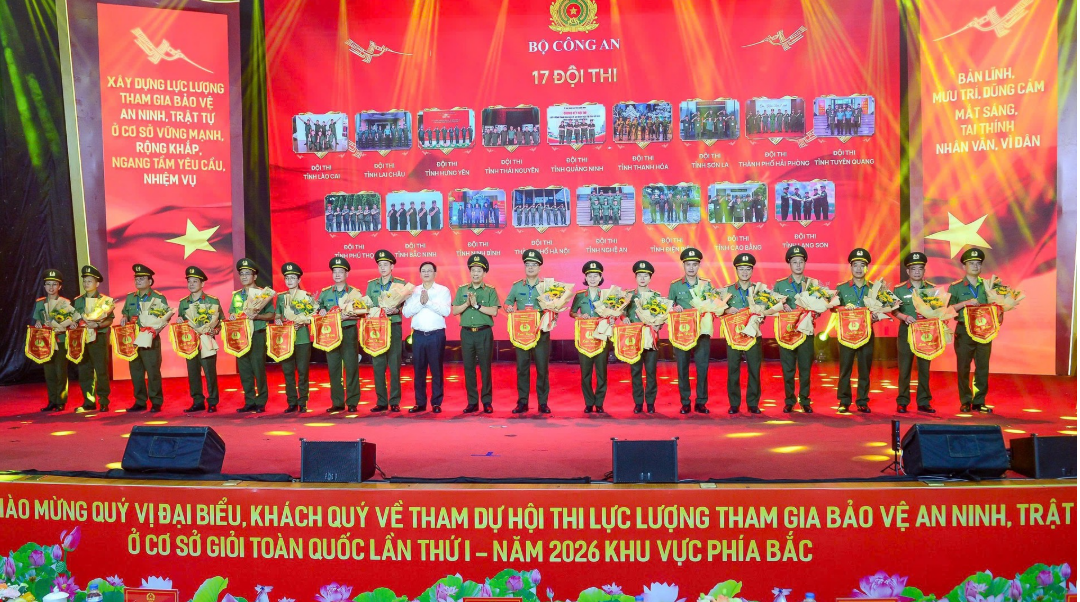 THƯỢNG TƯỚNG LÊ VĂN TUYẾN DỰ KHAI MẠC HỘI THI LỰC LƯỢNG THAM GIA BẢO VỆ ANTT Ở CƠ SỞ GIỎI TOÀN QUỐC LẦN THỨ I, NĂM 2026 - KHU VỰC PHÍA BẮC TẠI THANH HÓA