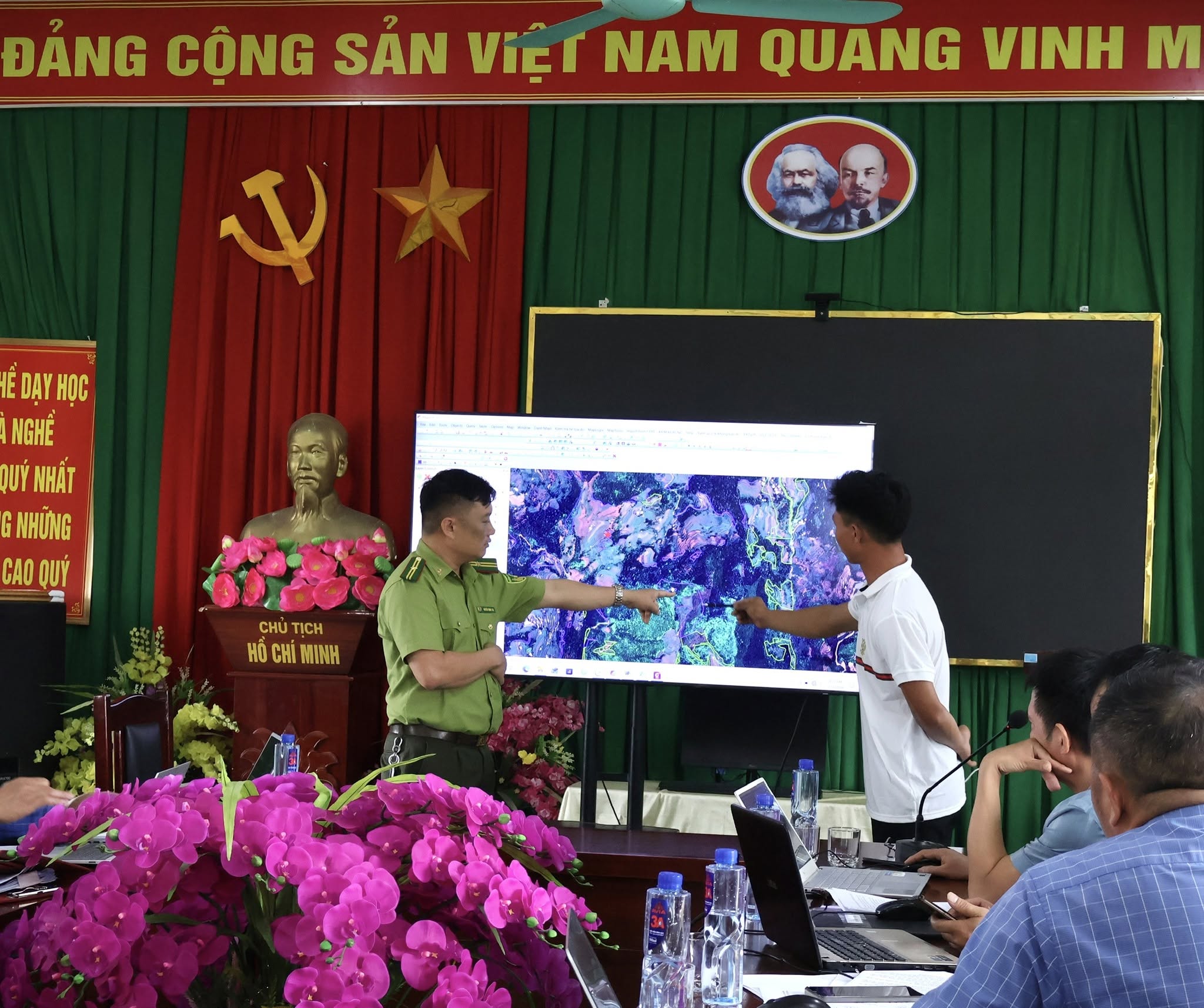HẠT KIỂM LÂM KHU VỰC IX PHỐI HỢP VỚI UBND XÃ TRUNG THỊNH TỔ CHỨC HỘI NGHỊ LẤY Ý KIẾN VỀ KẾT QUẢ RÀ SOÁT, ĐỀ XUẤT ĐIỀU CHỈNH 3 LOẠI RỪNG