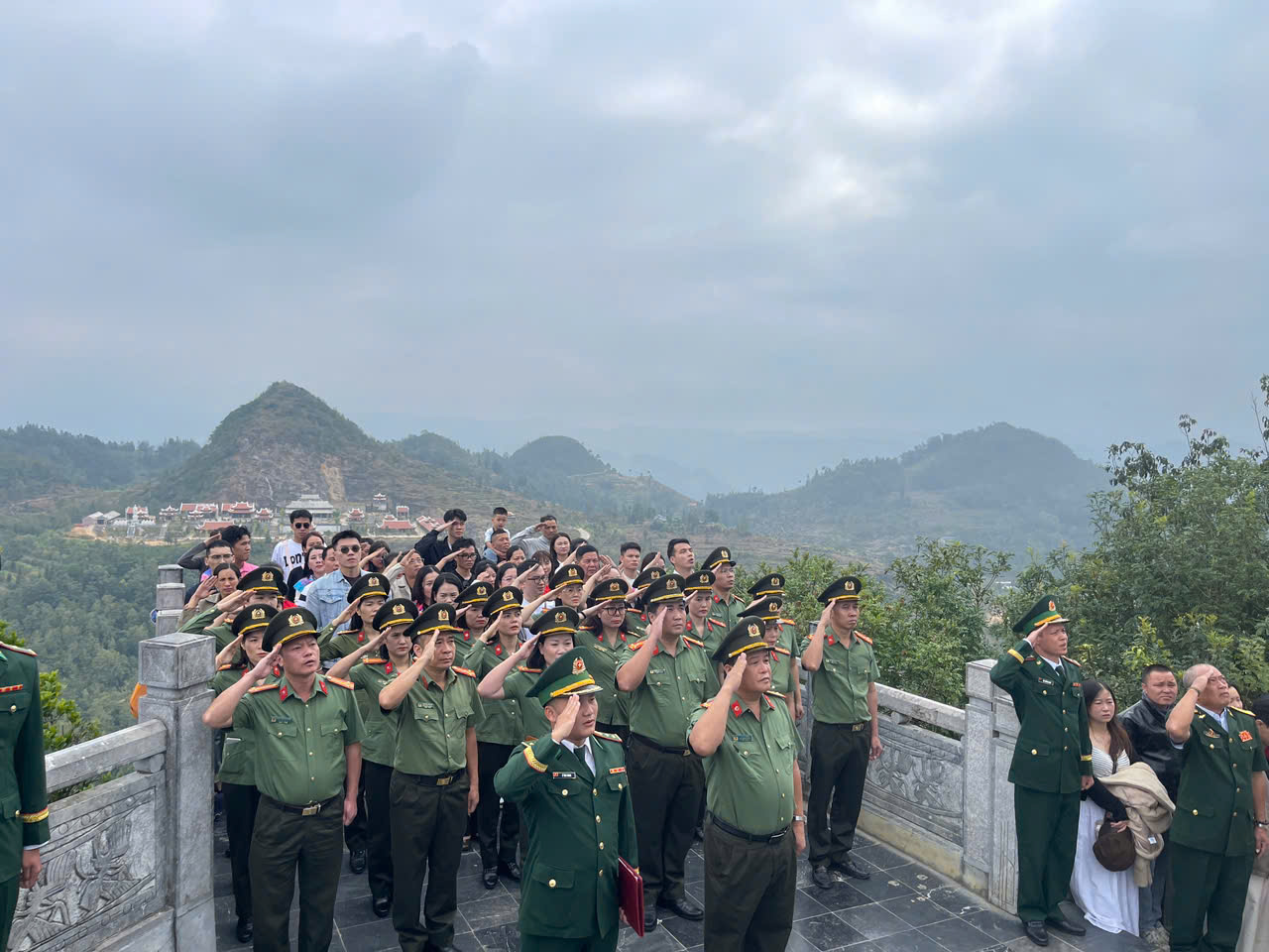 PHÒNG HỒ SƠ NGHIỆP VỤ: SINH HOẠT CHÍNH TRỊ DƯỚI CỜ, LAN TỎA PHONG TRÀO THI ĐUA “BA NHẤT