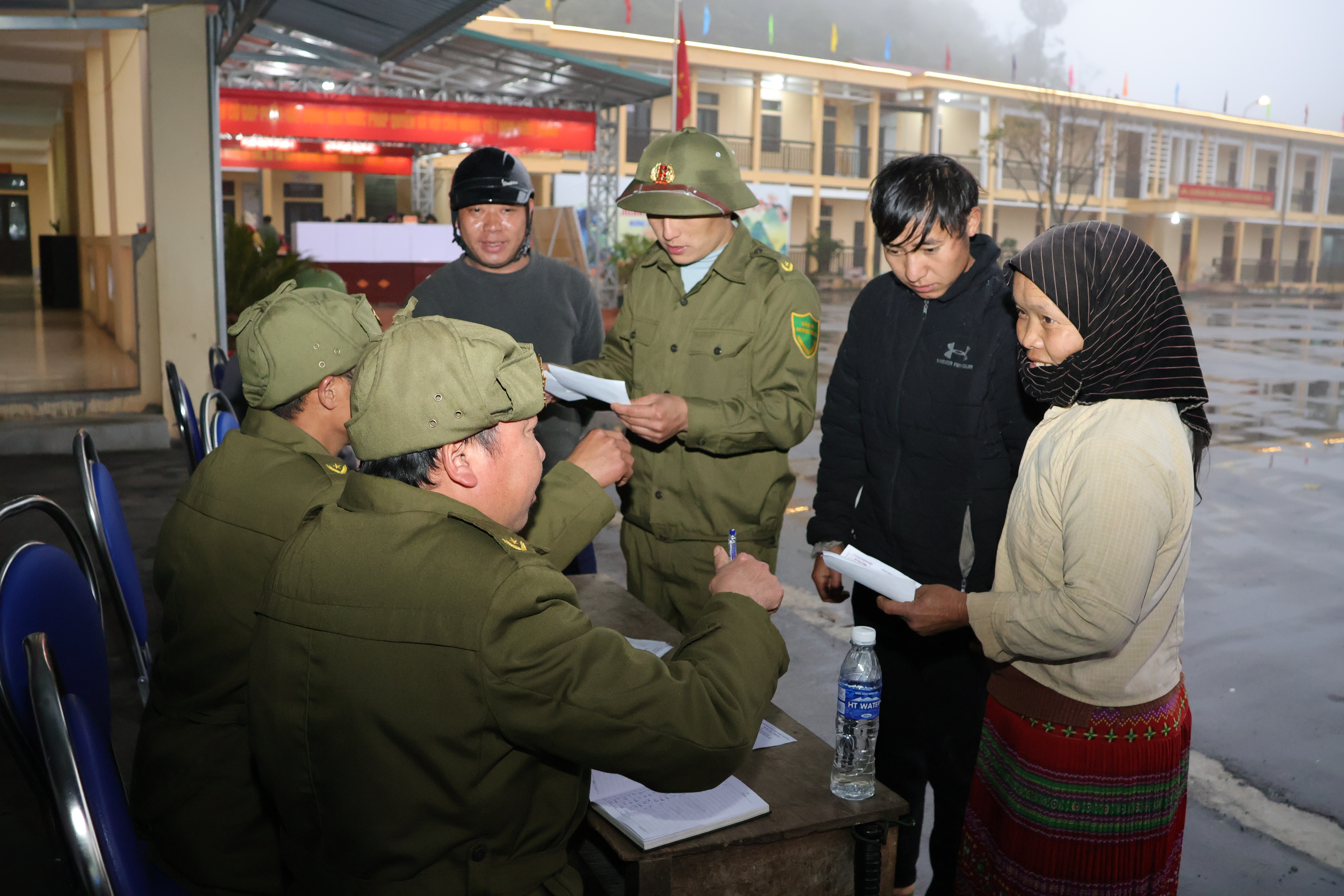 Đảm bảo an ninh trật tự tại các khu vực bỏ phiếu ở xã Sủng Máng