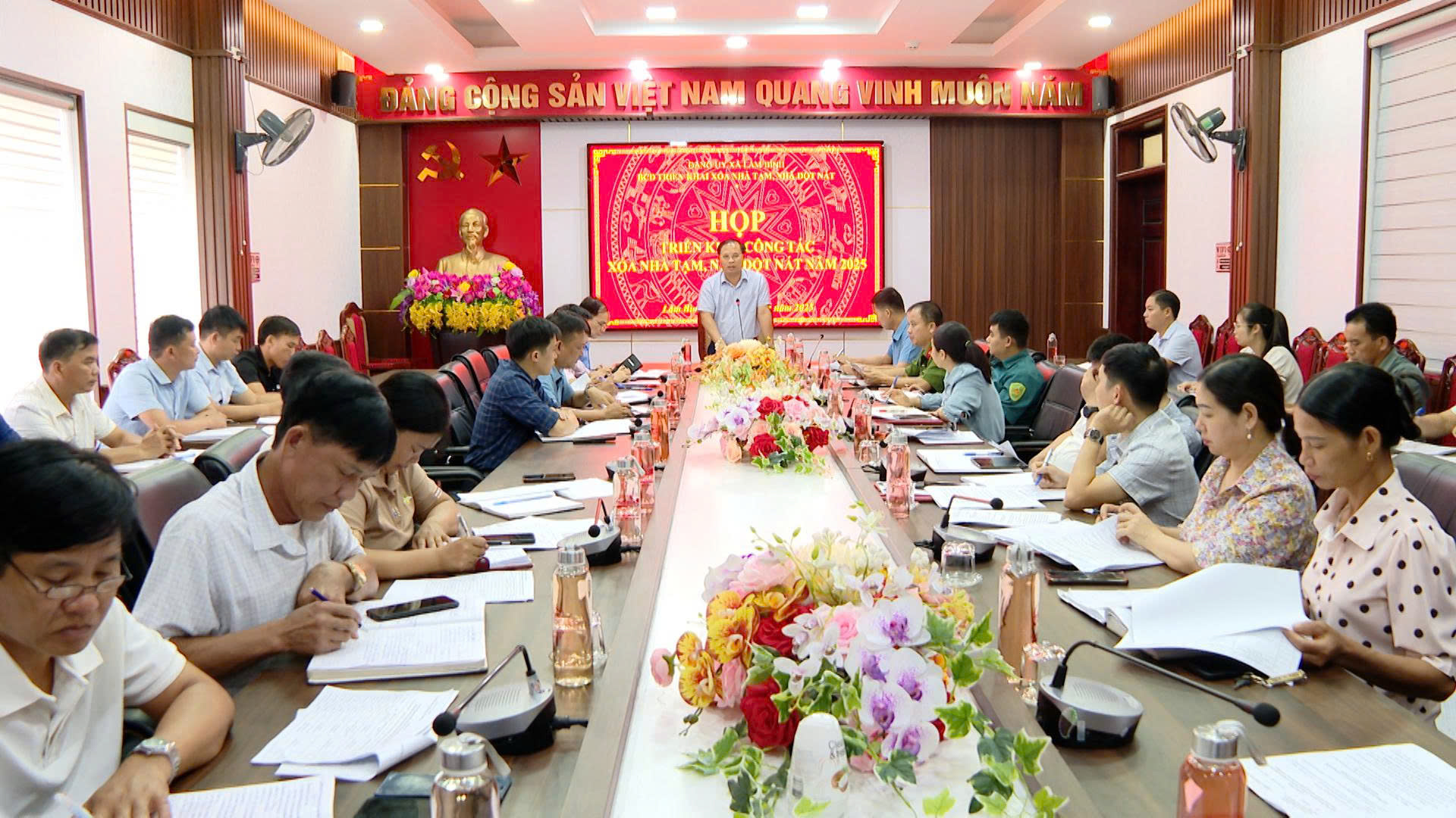 Đảng ủy xã Lâm Bình họp triển khai công tác xóa nhà tạm, nhà dột nát năm 2025