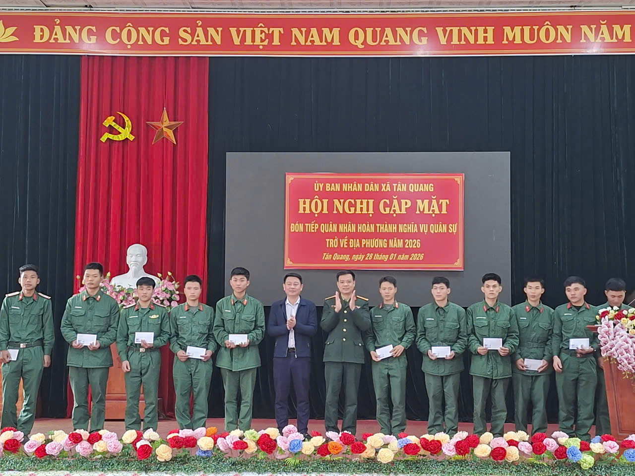 Xã Tân Quang tổ chức đón quân nhân hoàn thành nghĩa vụ quân sự trở về địa phương năm 2026