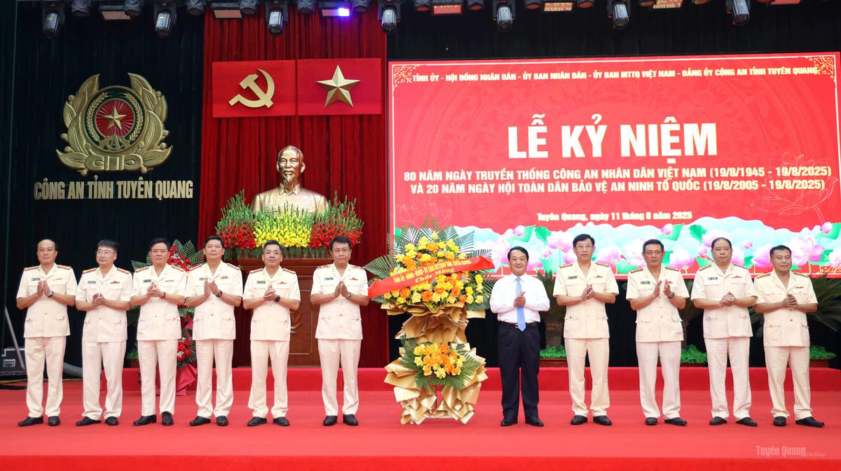 Công an tỉnh Tuyên Quang khẳng định vai trò tiên phong, đóng góp cho sự phát triển của tỉnh Tuyên Quang