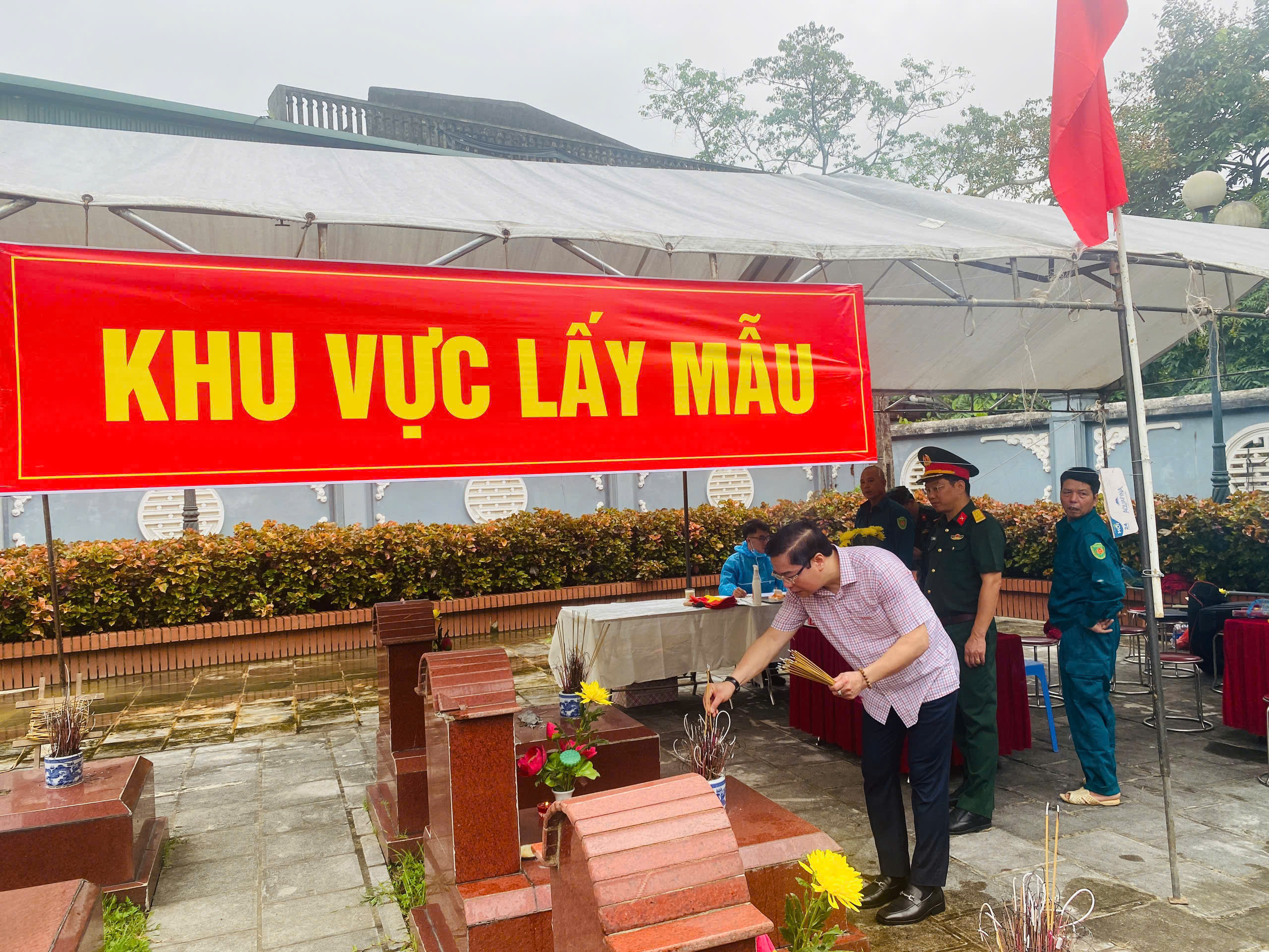 LẤY MẪU, SỐ HOÁ THÔNG TIN HÀI CỐT LIỆT SĨ TẠI NGHĨA TRANG LIỆT SĨ HÀ GIANG