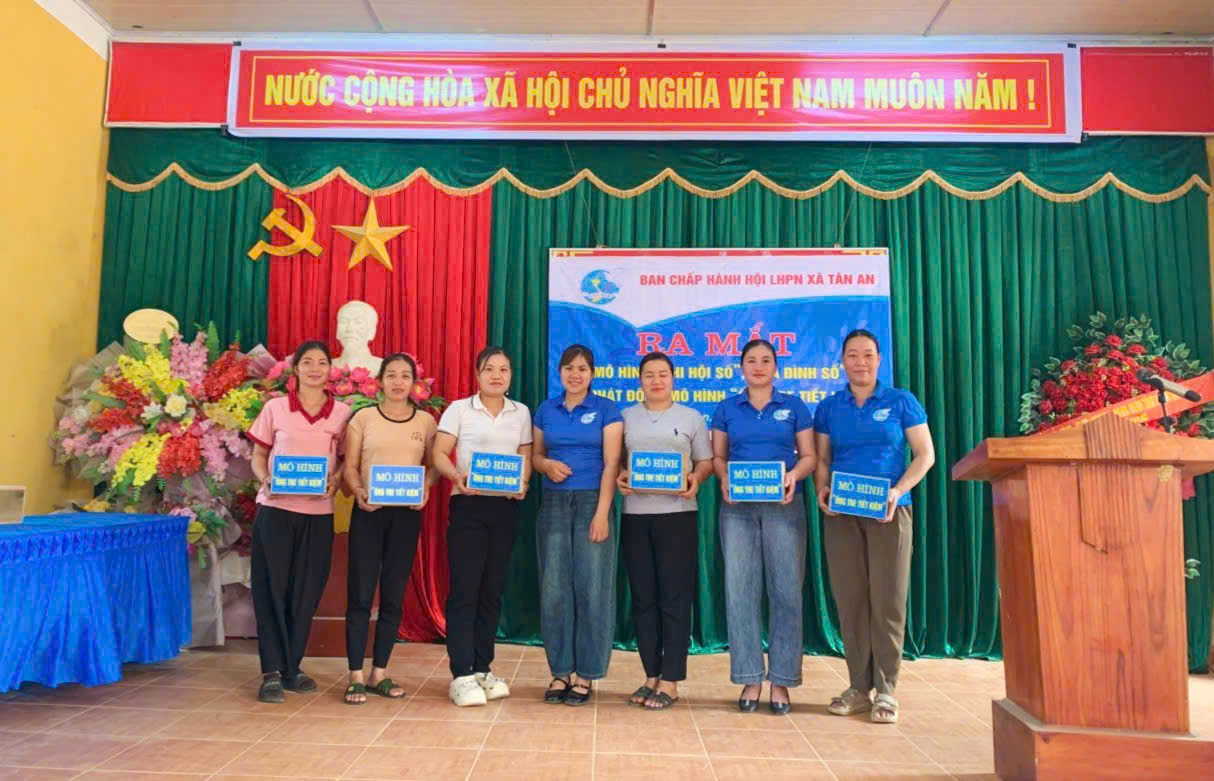 Hội Liên hiệp Phụ nữ xã Tân An ra mắt Mô hình “Chi hội số”, “Gia đình số” và phát động triển khai mô hình “Ống tre tiết kiệm”