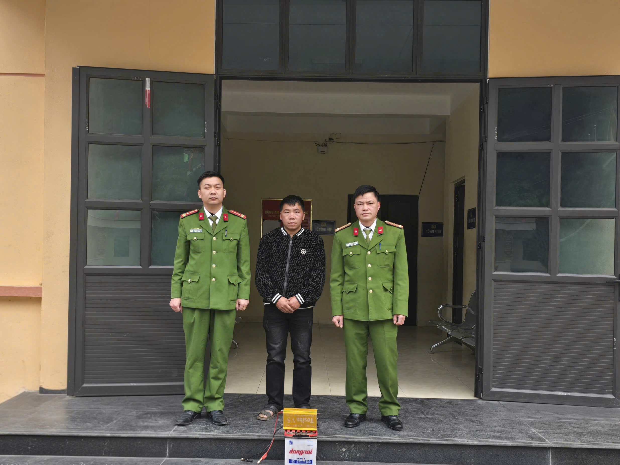 ĐẨY MẠNH TUYÊN TRUYỀN, VẬN ĐỘNG NGƯỜI DÂN GIAO NỘP VŨ KHÍ, VẬT LIỆU NỔ