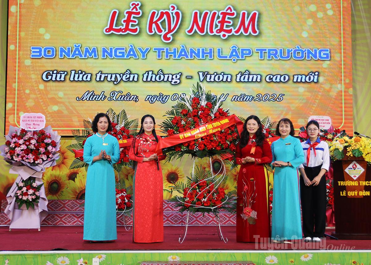 Phó Chủ tịch UBND tỉnh Vương Ngọc Hà dự lễ kỷ niệm 30 năm thành lập Trường THCS Lê Quý Đôn