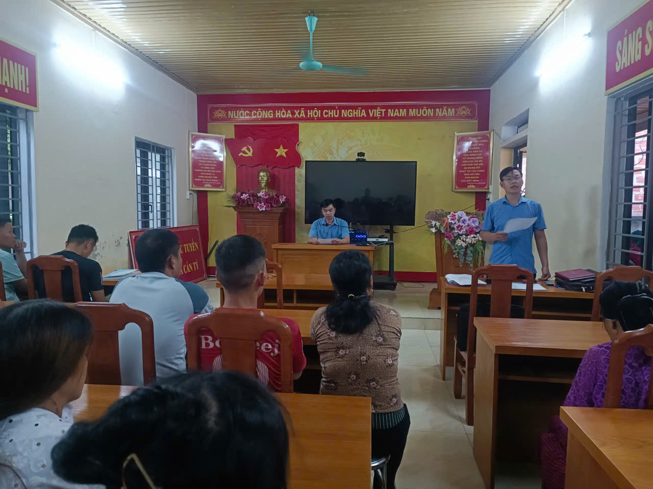 Thôn Đầu Cầu 2 tổ chức họp thôn tham vấn, lấy ý kiến nhân dân về phương án sắp xếp đơn vị hành chính cấp xã