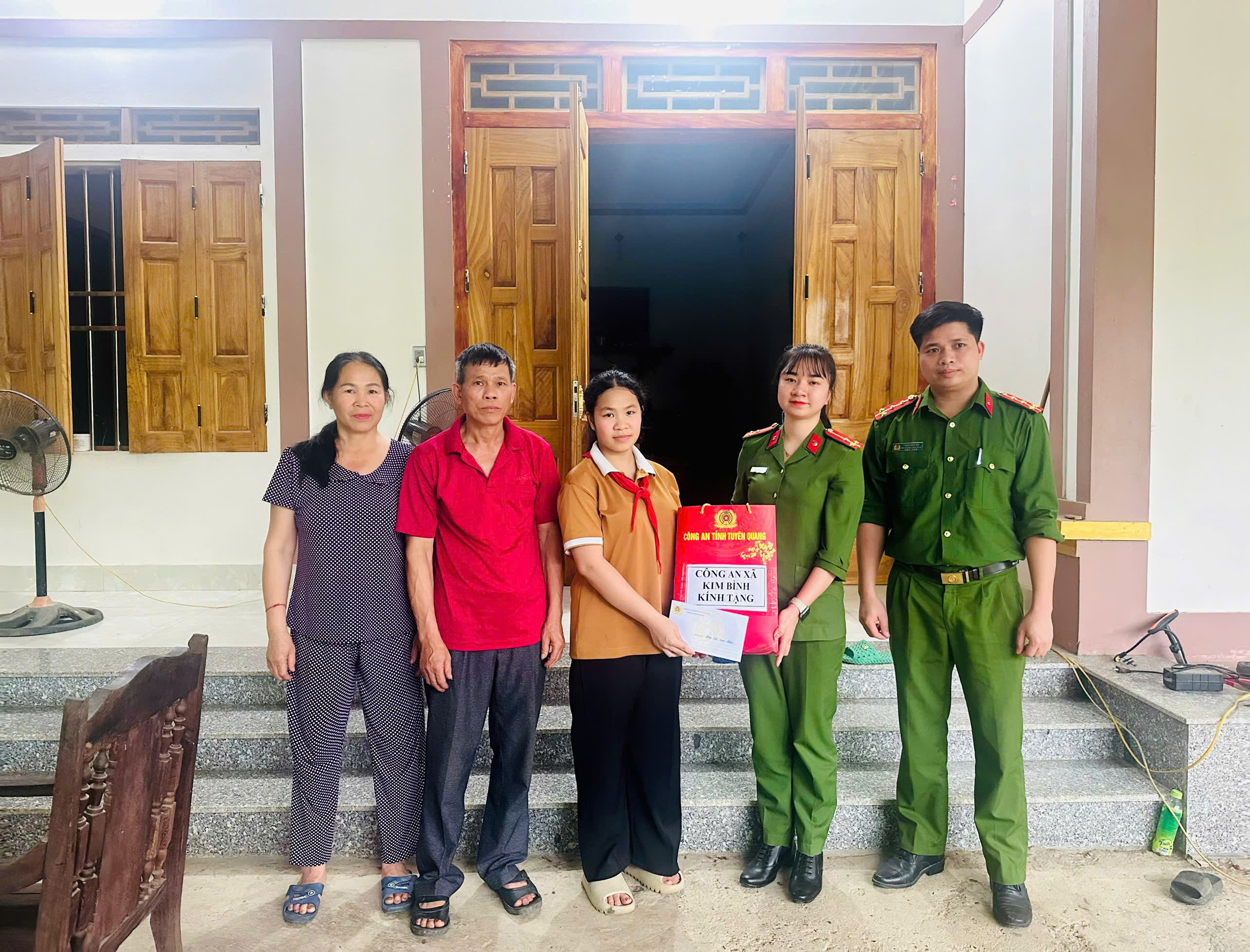 CÔNG AN XÃ KIM BÌNH LAN TỎA PHONG TRÀO THI ĐUA “BA NHẤT” BẰNG NHỮNG VIỆC LÀM THIẾT THỰC, NHÂN VĂN