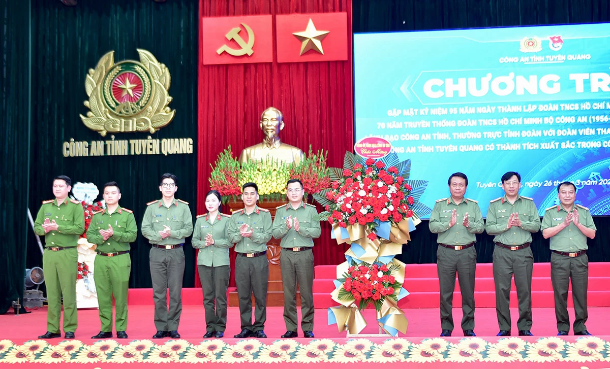 Tuyên dương 20 thanh niên Công an tỉnh Tuyên Quang có thành tích xuất sắc trong công tác, chiến đấu