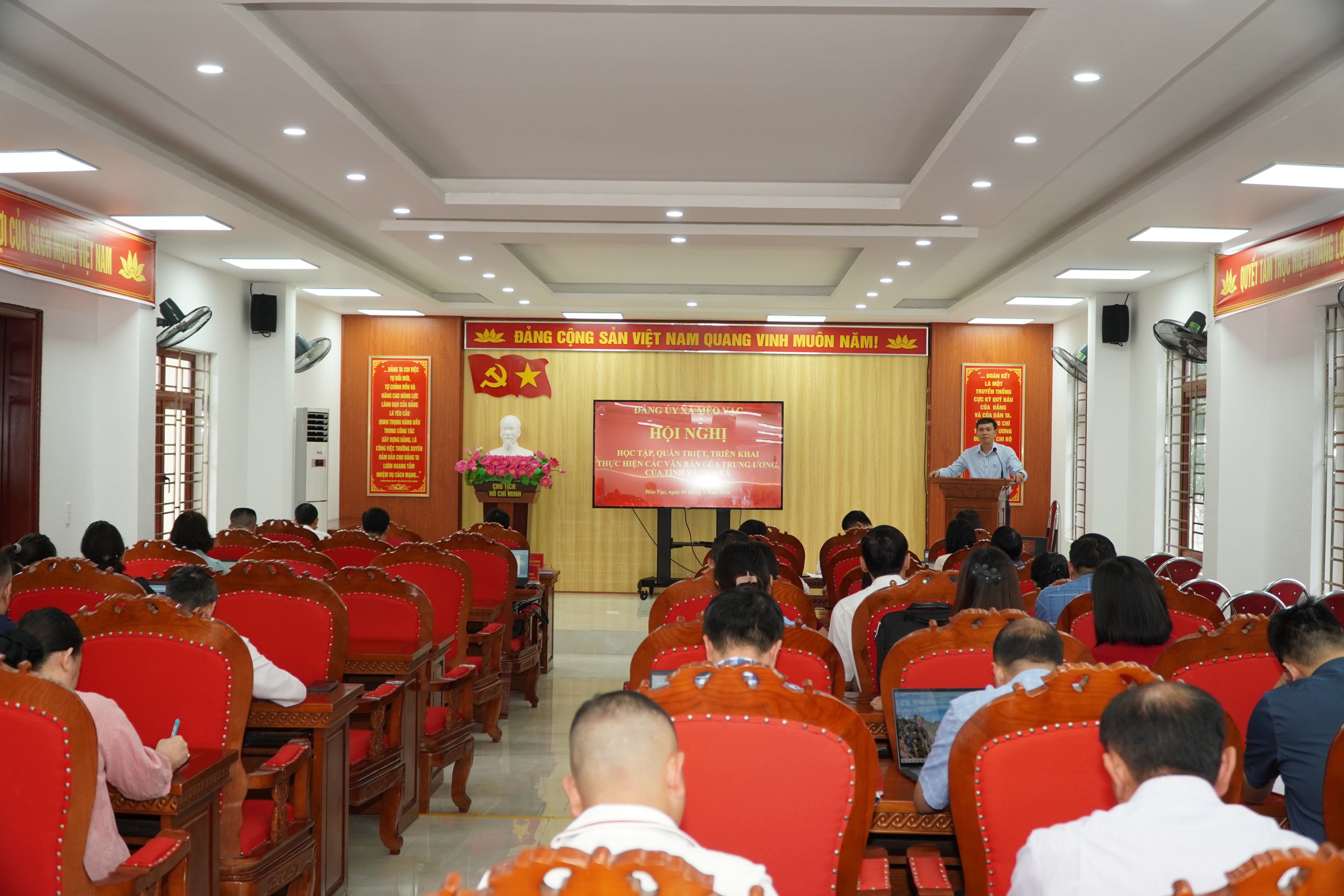 ĐẢNG ỦY XÃ MÈO VẠC TỔ CHỨC HỘI NGHỊ HỌC TẬP, QUÁN TRIỆT, TUYÊN TRUYỀN VÀ TRIỂN KHAI THỰC HIỆN CÁC VĂN BẢN CỦA TRUNG ƯƠNG, CỦA TỈNH VÀ CỦA XÃ