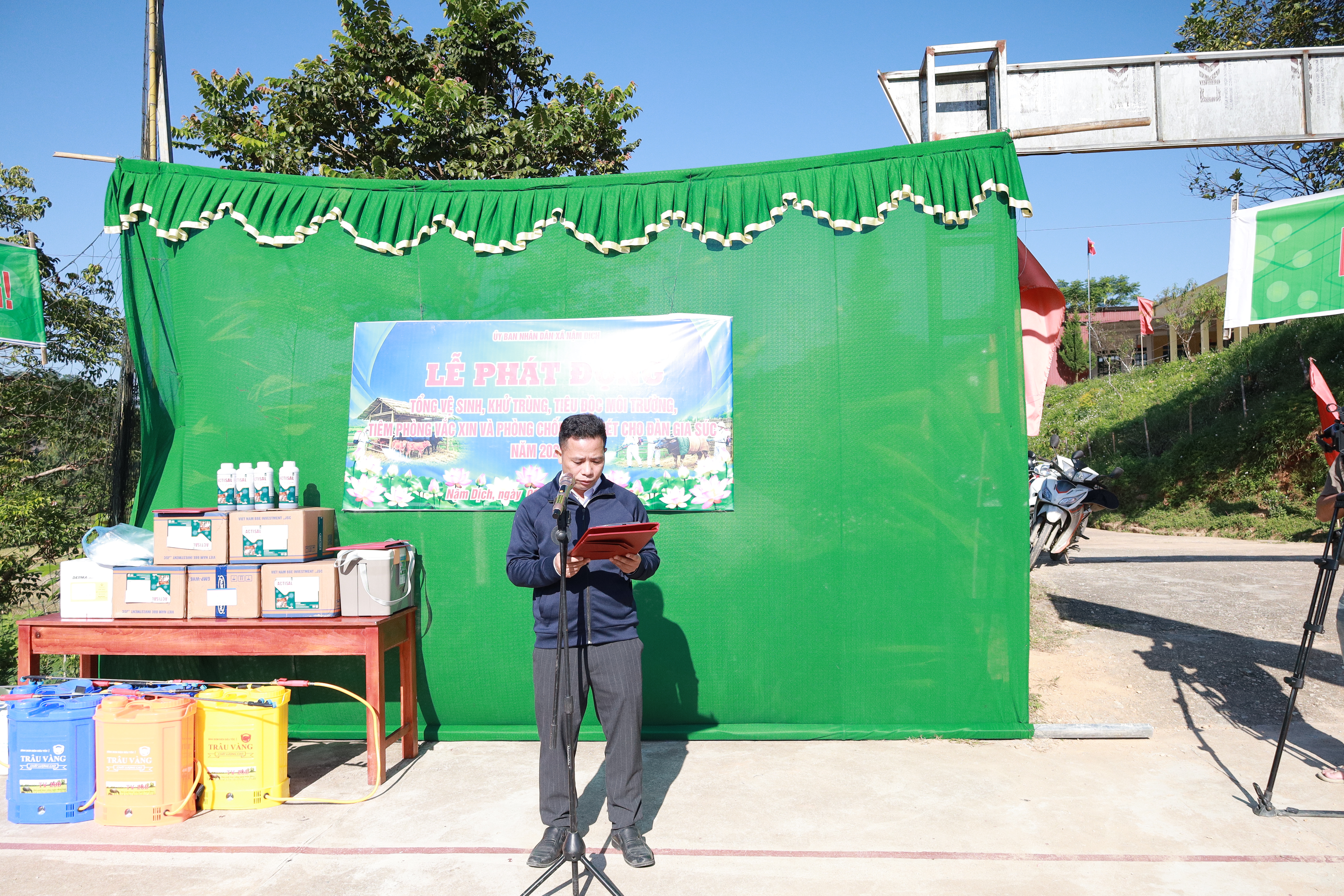 UBND XÃ NẬM DỊCH TỔ CHỨC LỄ PHÁT ĐỘNG TỔNG VỆ SINH, KHỬ TRÙNG TIÊU ĐỘC, TIÊM VẮC XIN VÀ PHÒNG CHỐNG ĐÓI RÉT CHO GIA SÚC NĂM 2026