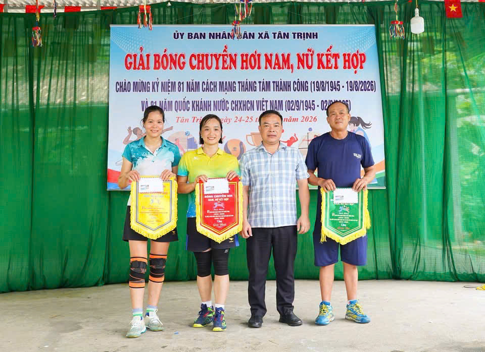 SÔI NỔI GIẢI BÓNG CHUYỀN HƠI NAM, NỮ KẾT HỢP CHÀO MỪNG 81 NĂM CÁCH MẠNG THÁNG TÁM THÀNH CÔNG VÀ QUỐC KHÁNH NƯỚC CỘNG HÒA XÃ HỘI CHỦ NGHĨA VIỆT NAM 2/9