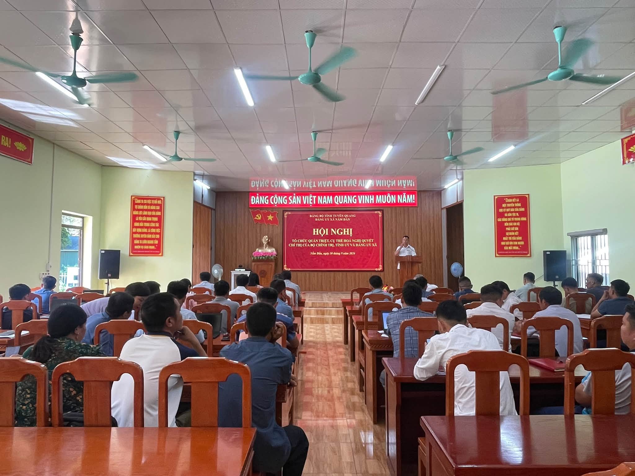 NẤM DẨN TỔ CHỨC HỘI NGHỊ QUÁN TRIỆT, CỤ THỂ HÓA NGHỊ QUYẾT, CHỈ THỊ CỦA BỘ CHÍNH TRỊ, TỈNH ỦY VÀ ĐẢNG ỦY XÃ