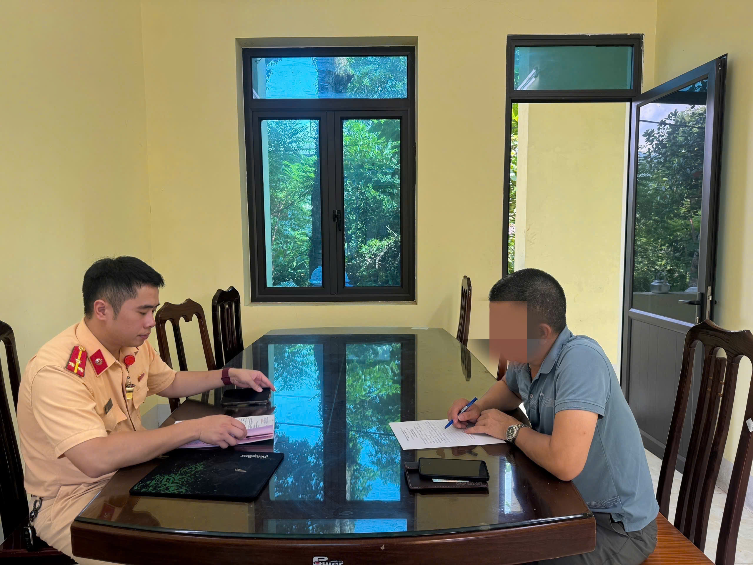 CHUYỂN HƯỚNG KHÔNG ĐẢM BẢO KHOẢNG CÁCH AN TOÀN - HÀNH VI TIỀM ẨN NGUY CƠ TAI NẠN RẤT CAO