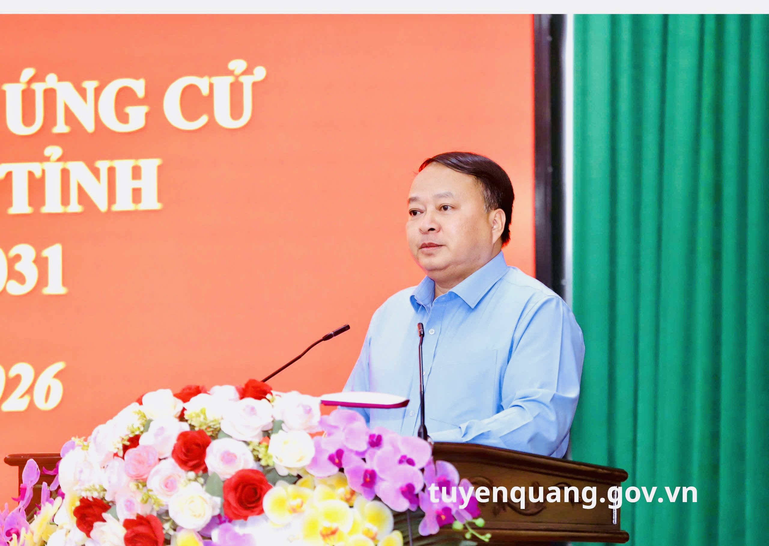 Chủ tịch UBND tỉnh Phan Huy Ngọc cùng các ứng cử viên Đại biểu HĐND tỉnh đơn vị bầu cử số 10 tiếp xúc, vận động cử tri tại phường Hà Giang 2