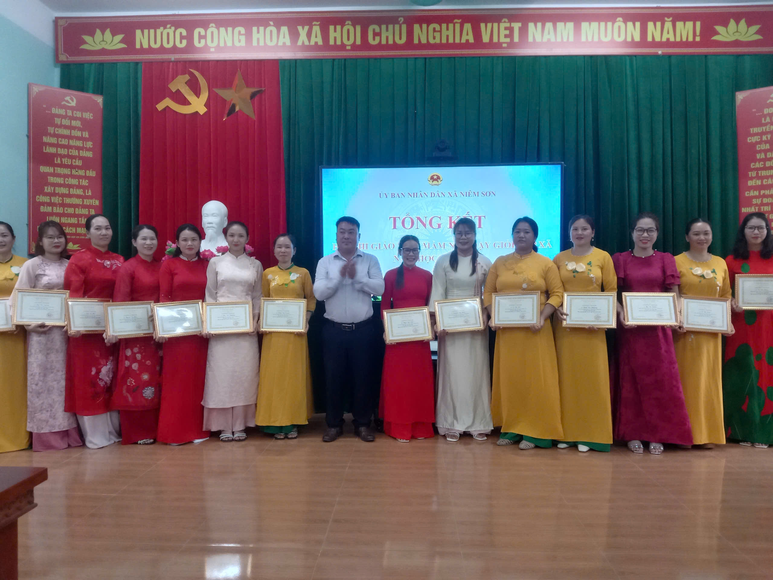 Uỷ ban nhân dân xã Niêm Sơn tổng kết hội thi giáo viên Mầm non dạy giỏi cấp xã năm học 2025 - 2026